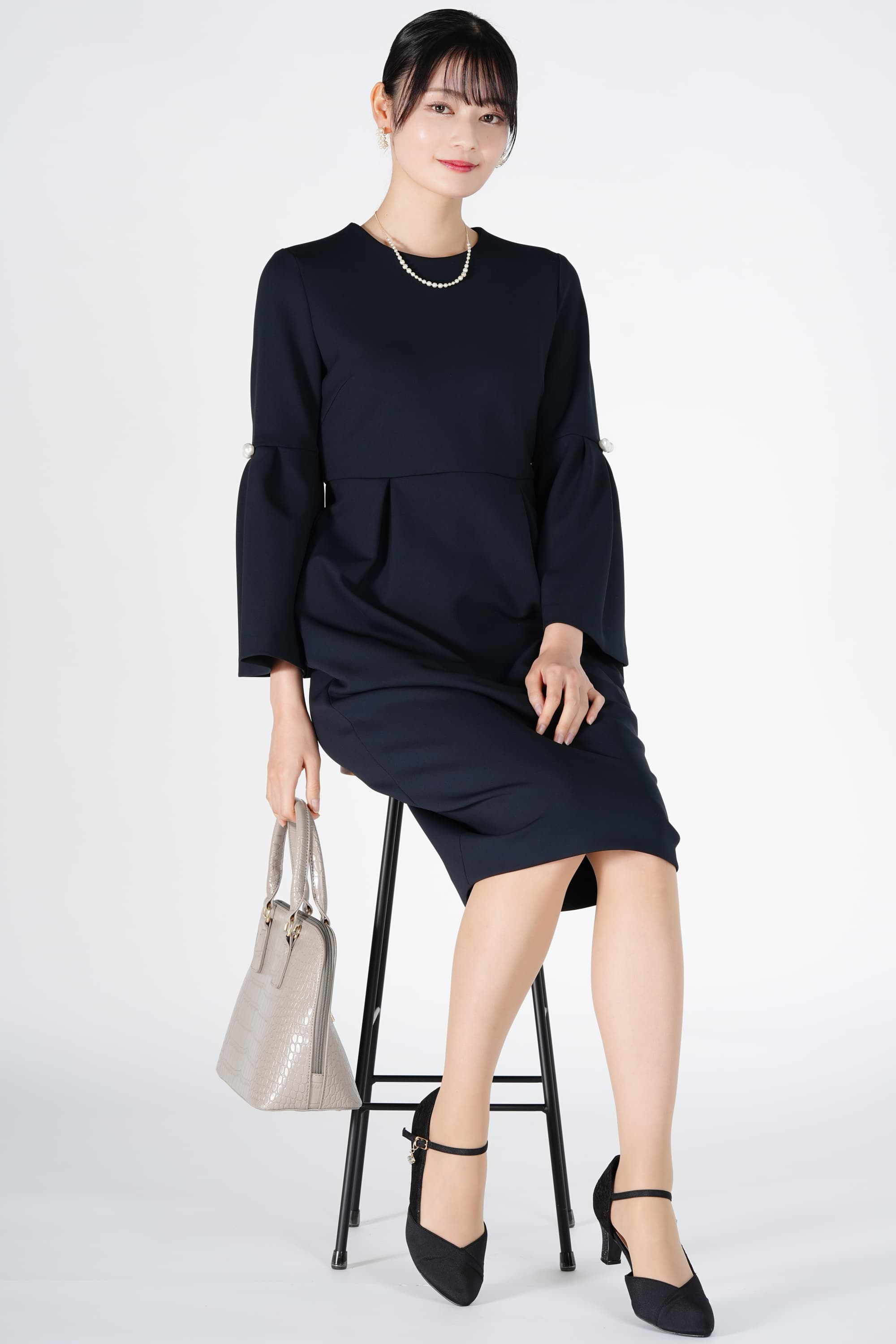 フレア袖パールコクーンネイビードレス