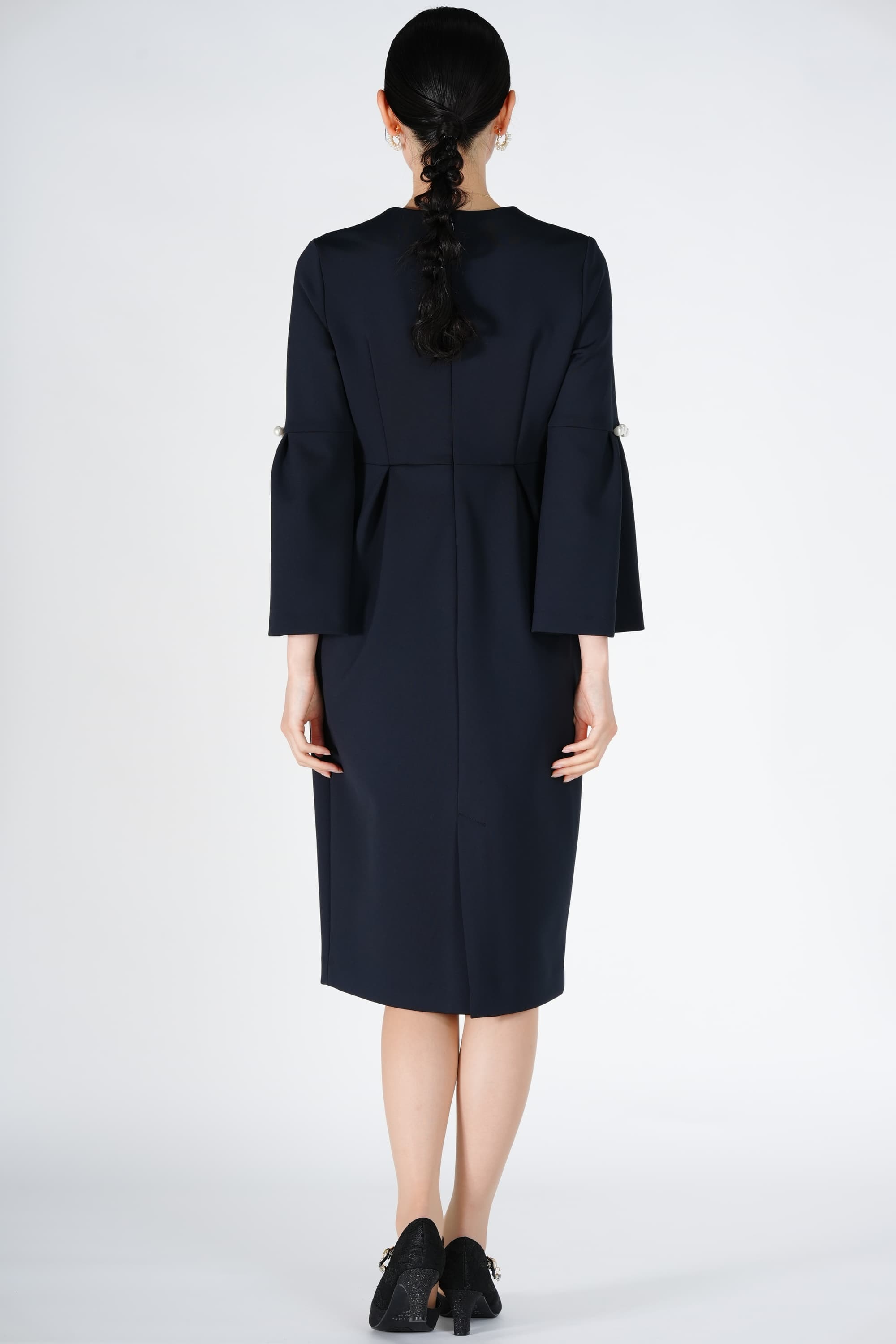 フレア袖パールコクーンネイビードレス