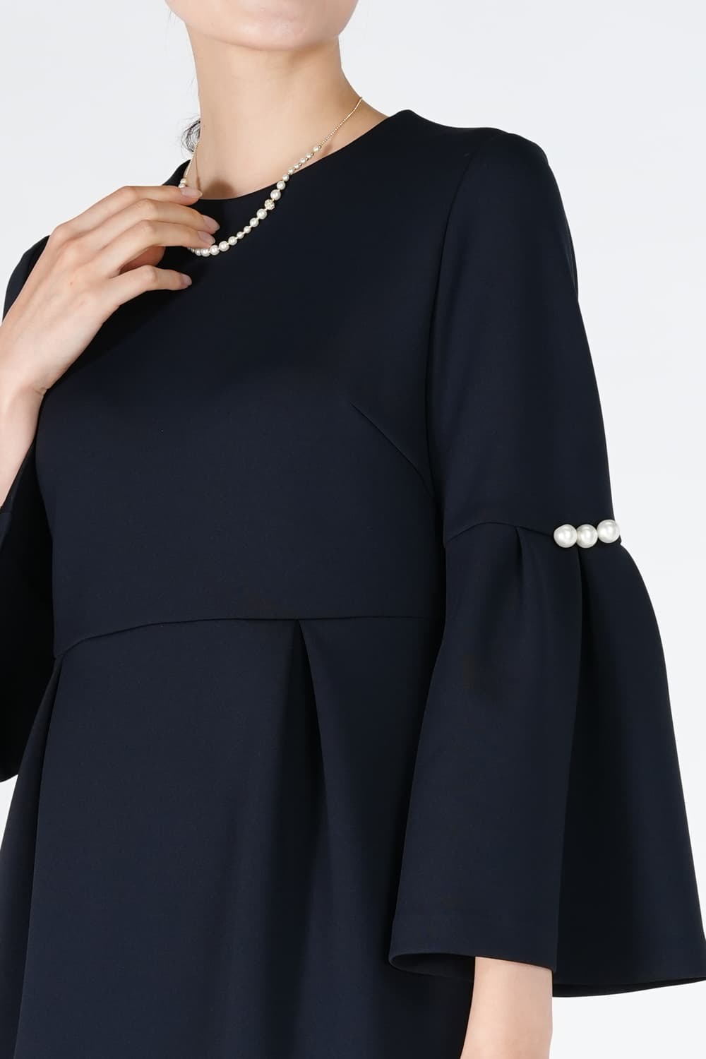 フレア袖パールコクーンネイビードレス