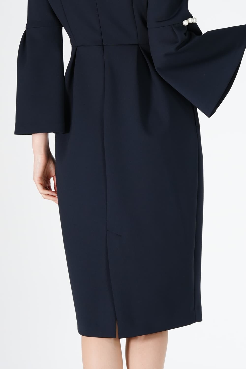 フレア袖パールコクーンネイビードレス