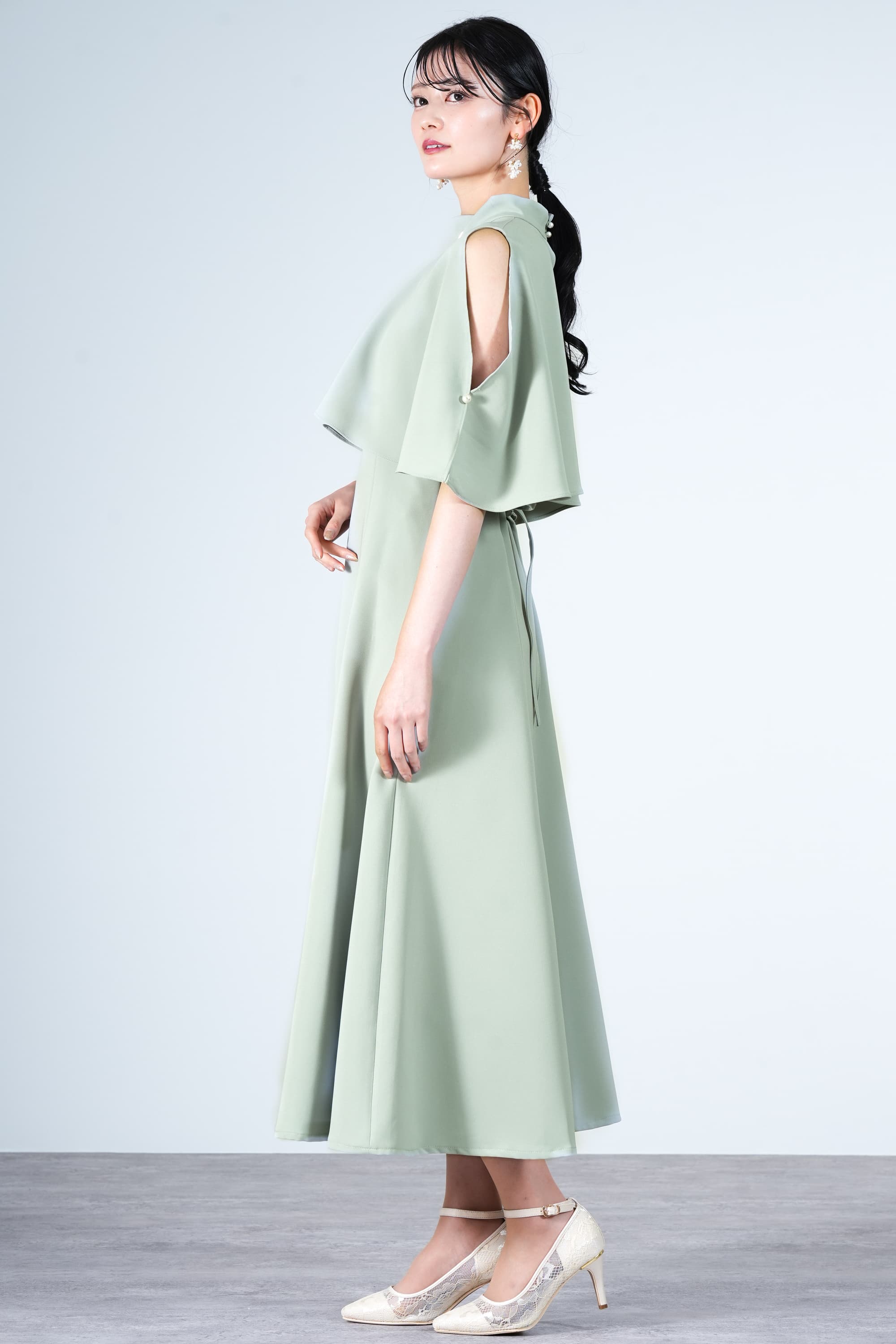 ケープレイヤードミントドレス