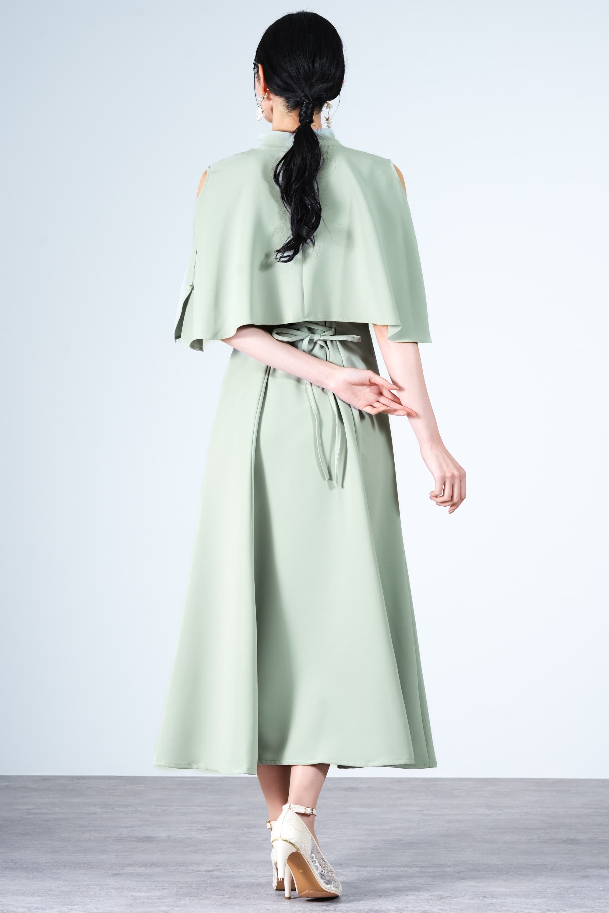 ケープレイヤードミントドレス