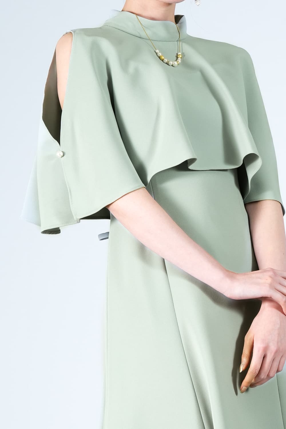 ケープレイヤードミントドレス