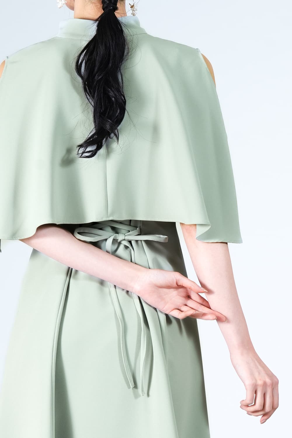 ケープレイヤードミントドレス