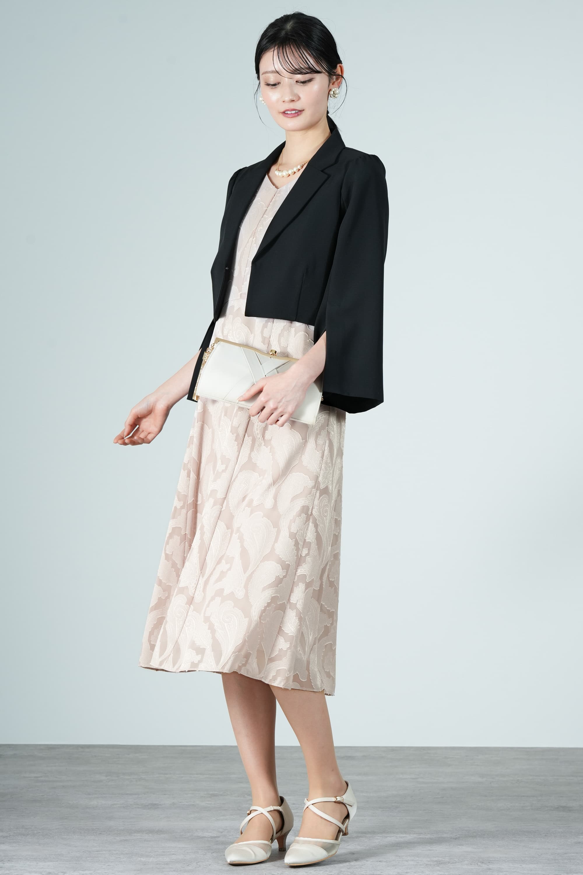 ペイズリー柄カットジャガードピンクベージュドレス