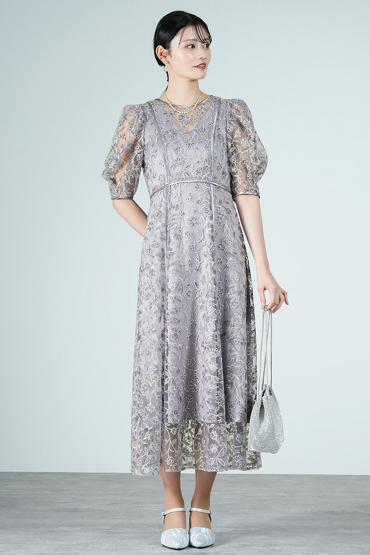 上品レースチャンキーヒールシルバーパンプス