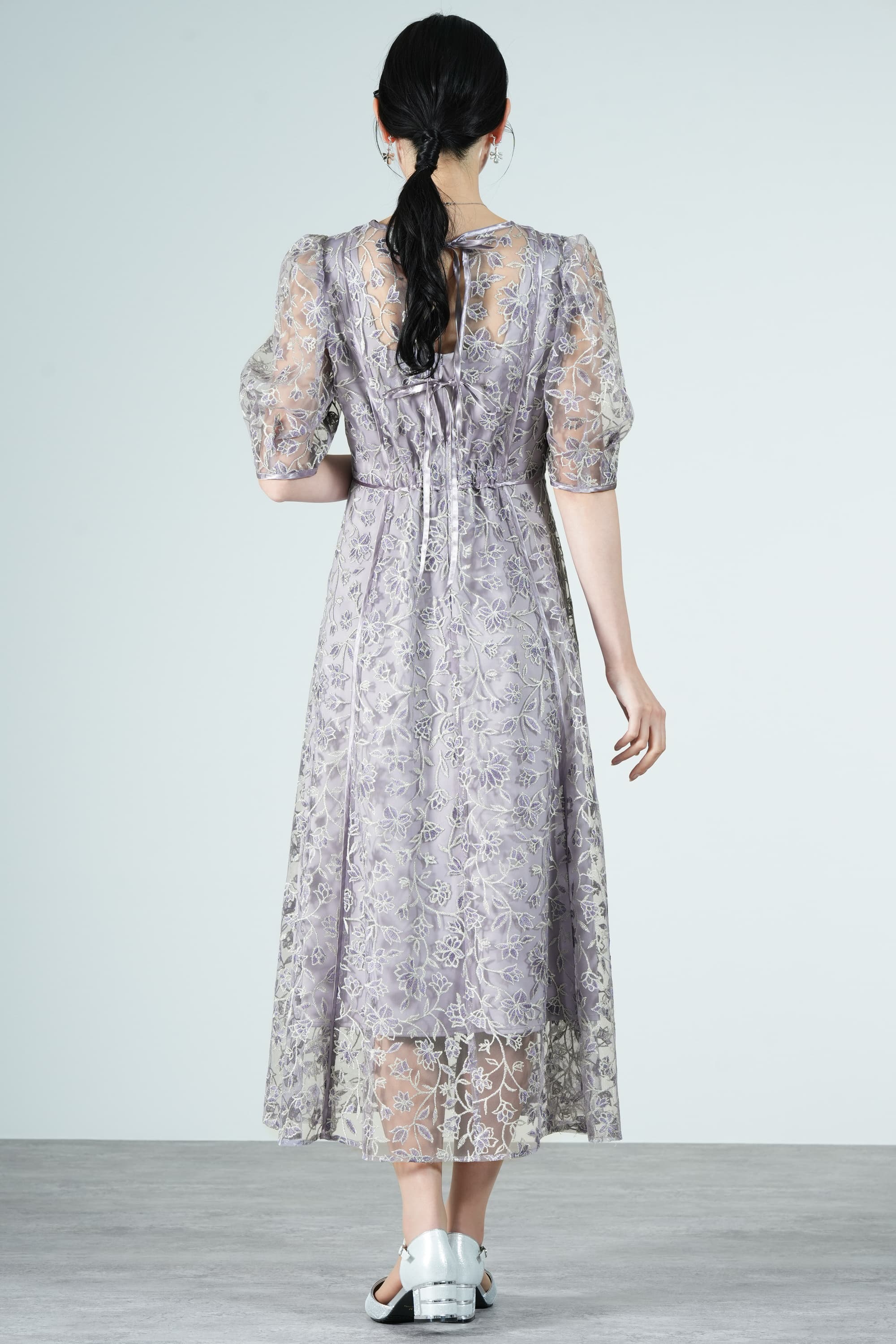 フラワーラメ刺繍ラベンダードレス