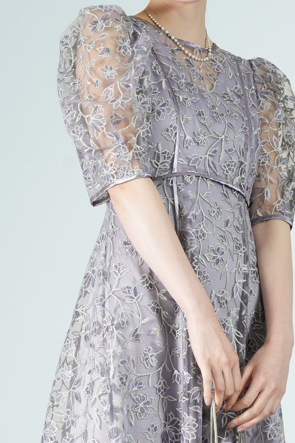 フラワーラメ刺繍ラベンダードレス