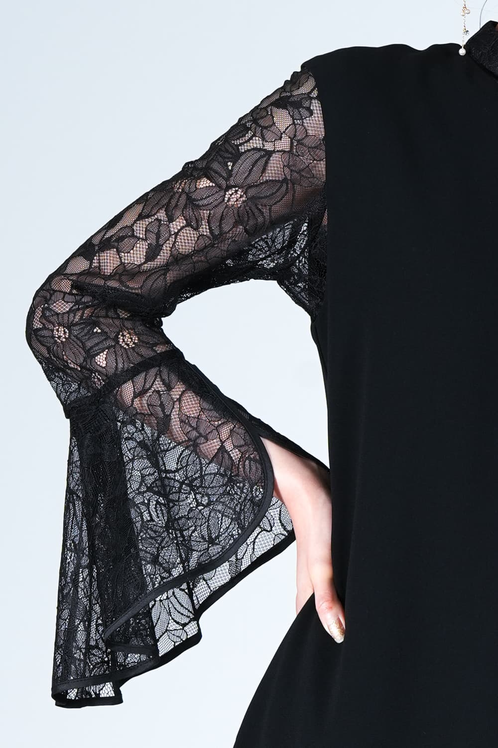 niana 花柄レース×ジャンスカブラックドレス (S) をレンタル - 結婚式