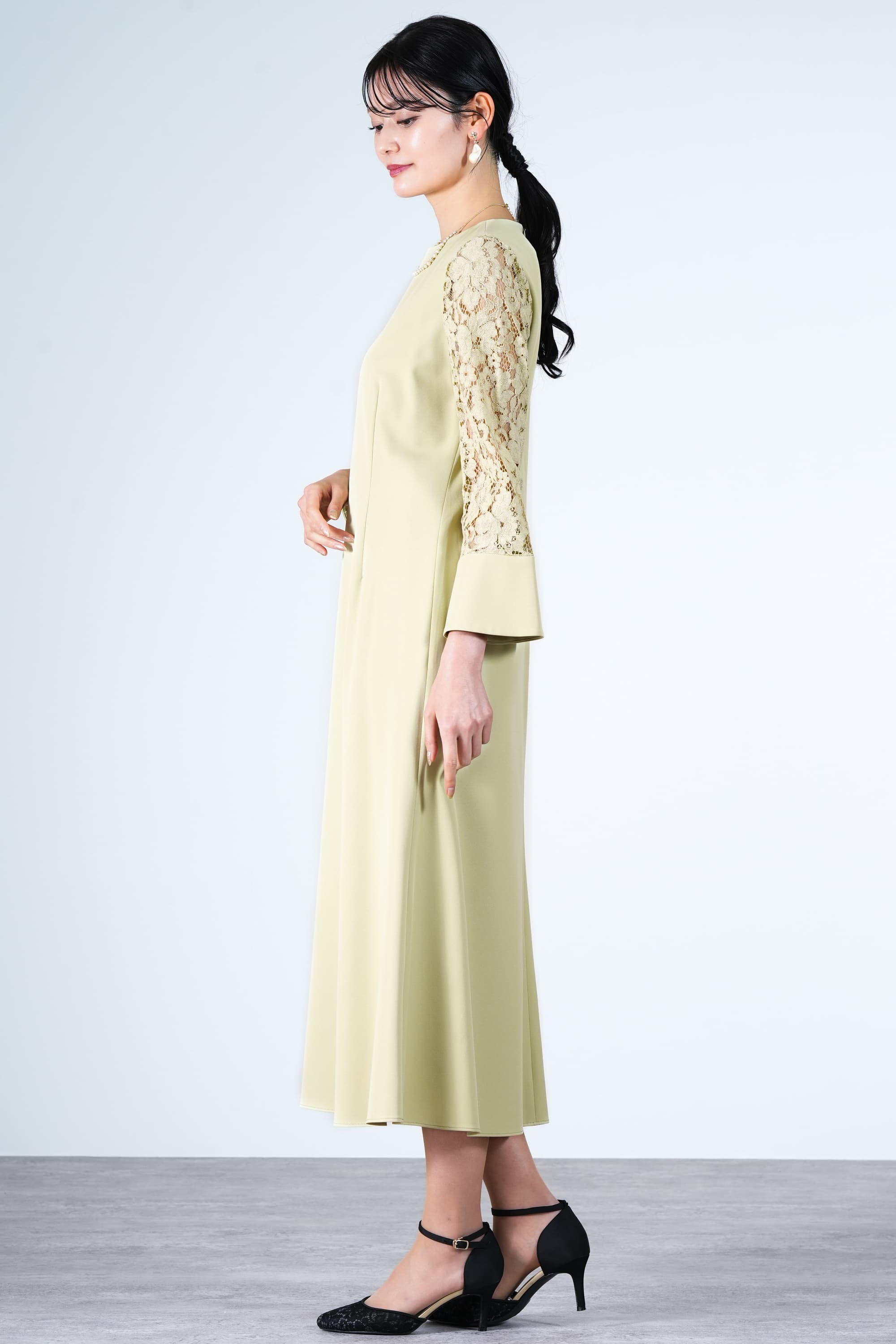 コードレース袖イエロードレス