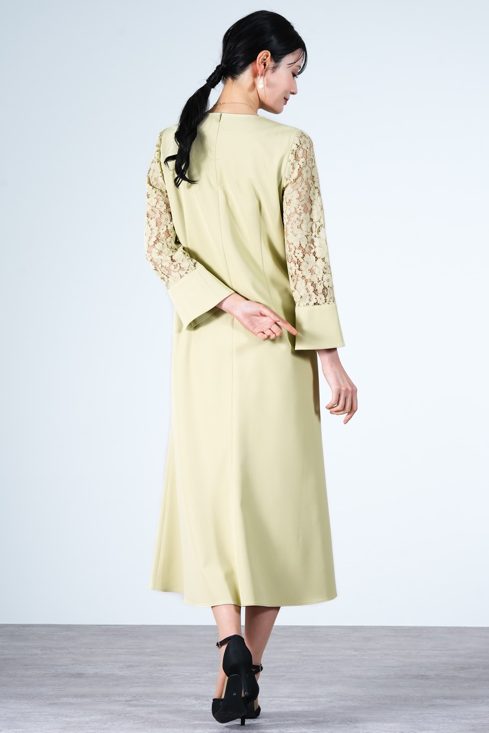 コードレース袖イエロードレス