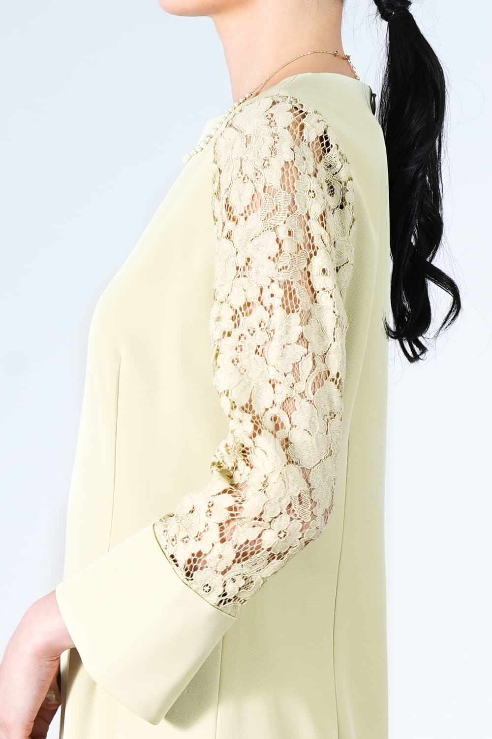 コードレース袖イエロードレス