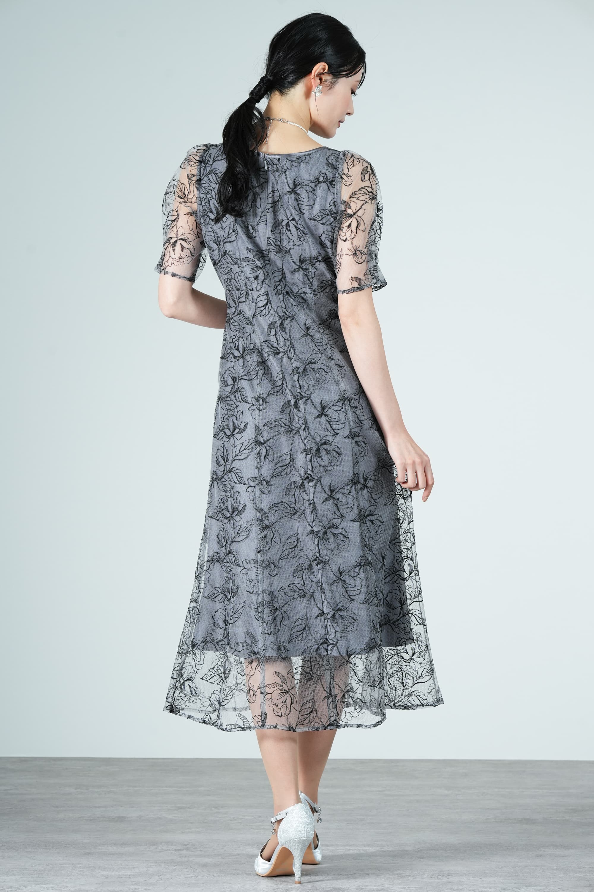 ローズモチーフ刺繍グレードレス