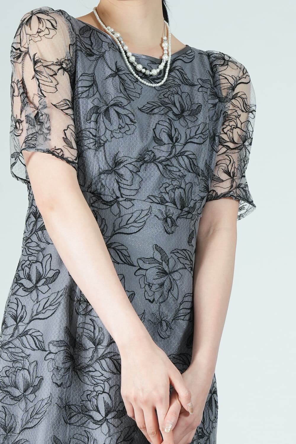 ローズモチーフ刺繍グレードレス