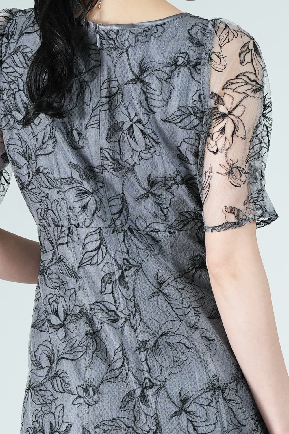 ローズモチーフ刺繍グレードレス