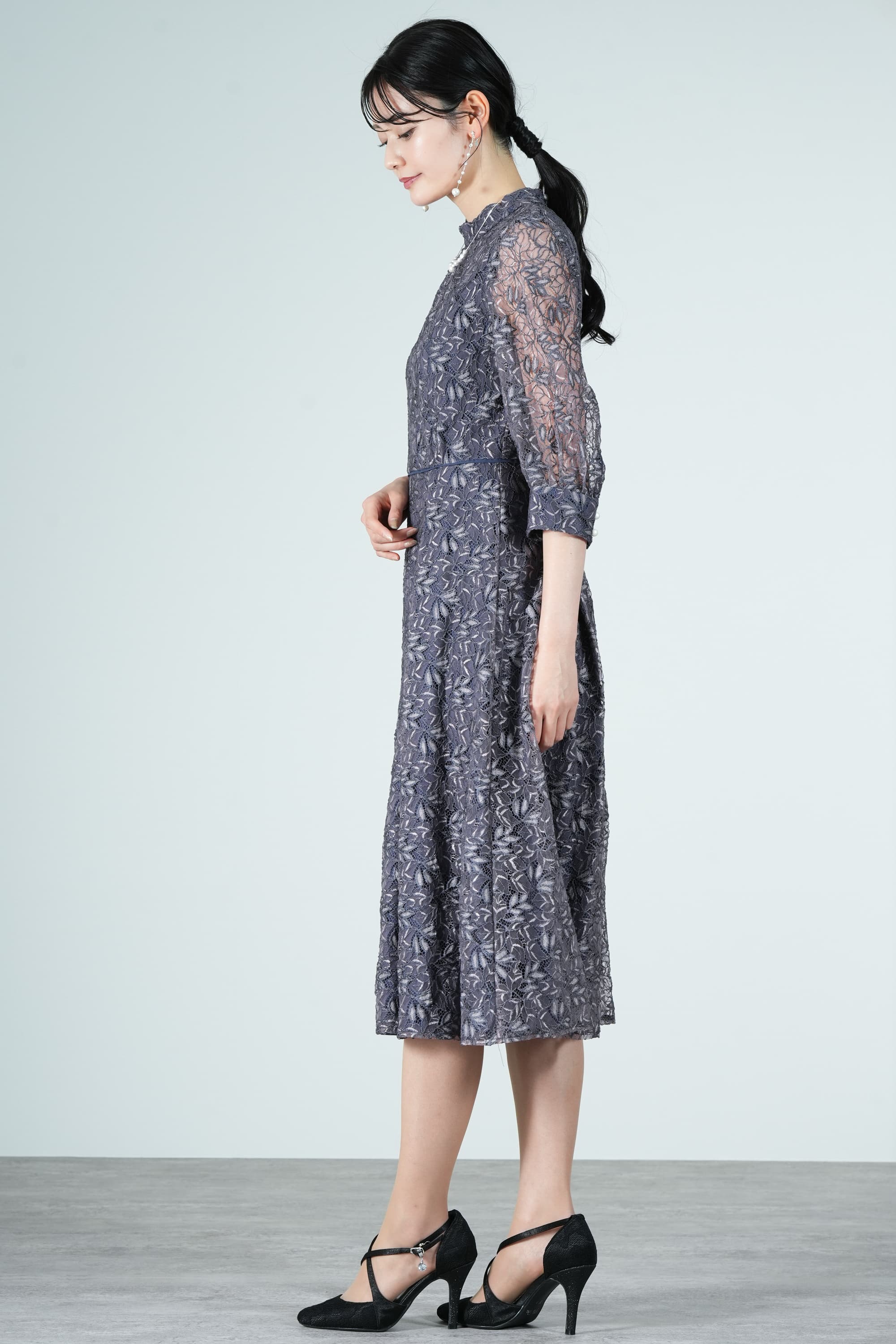 ボタニカル柄総レースダスティーネイビードレス