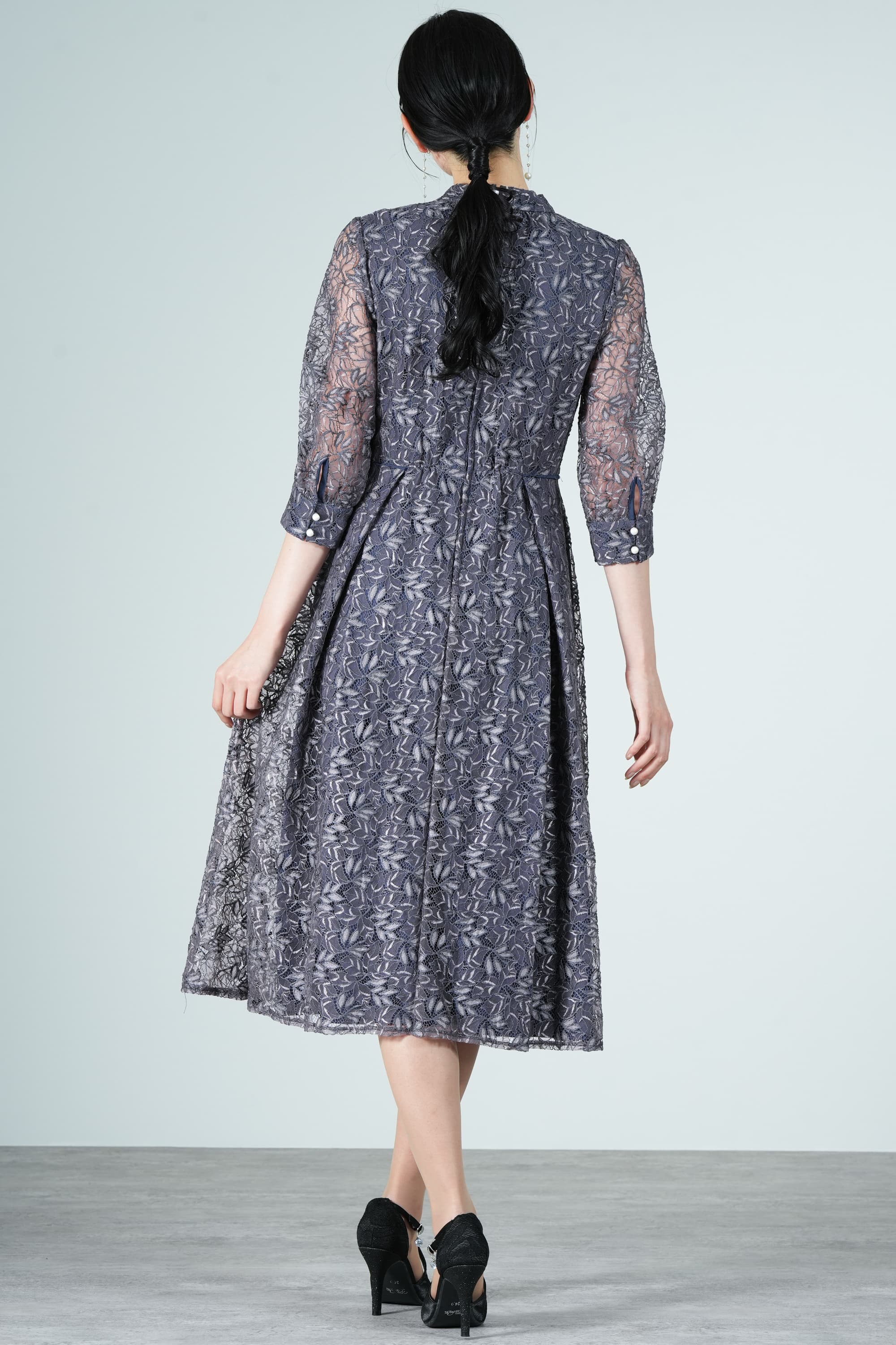 ボタニカル柄総レースダスティーネイビードレス