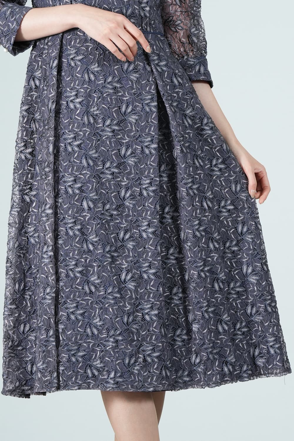 ボタニカル柄総レースダスティーネイビードレス