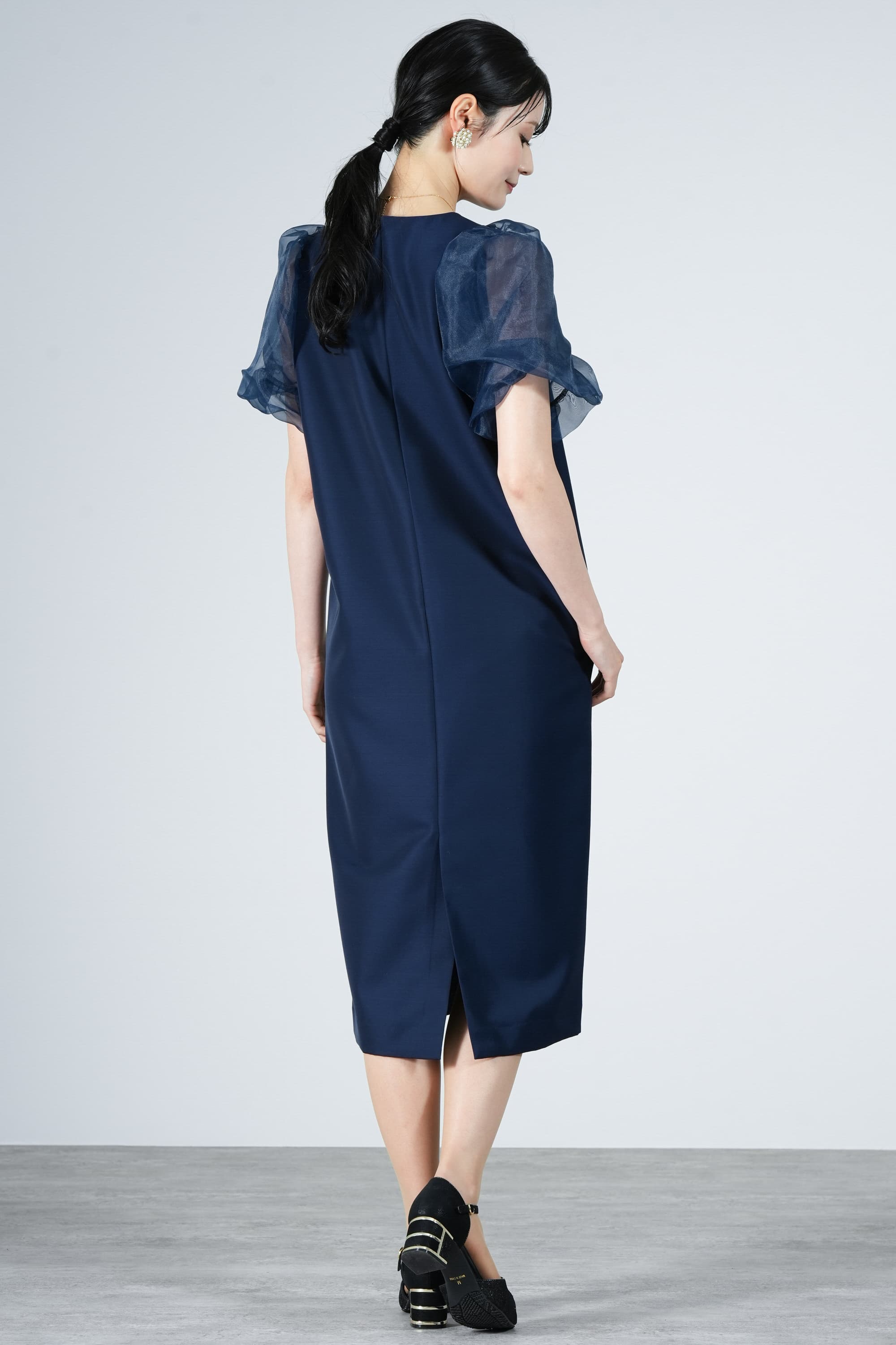 バルーンスリーブ上品ネイビードレス