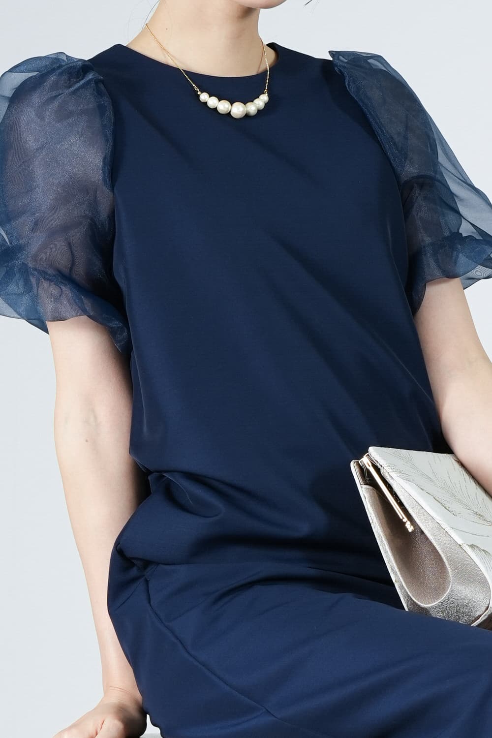 バルーンスリーブ上品ネイビードレス