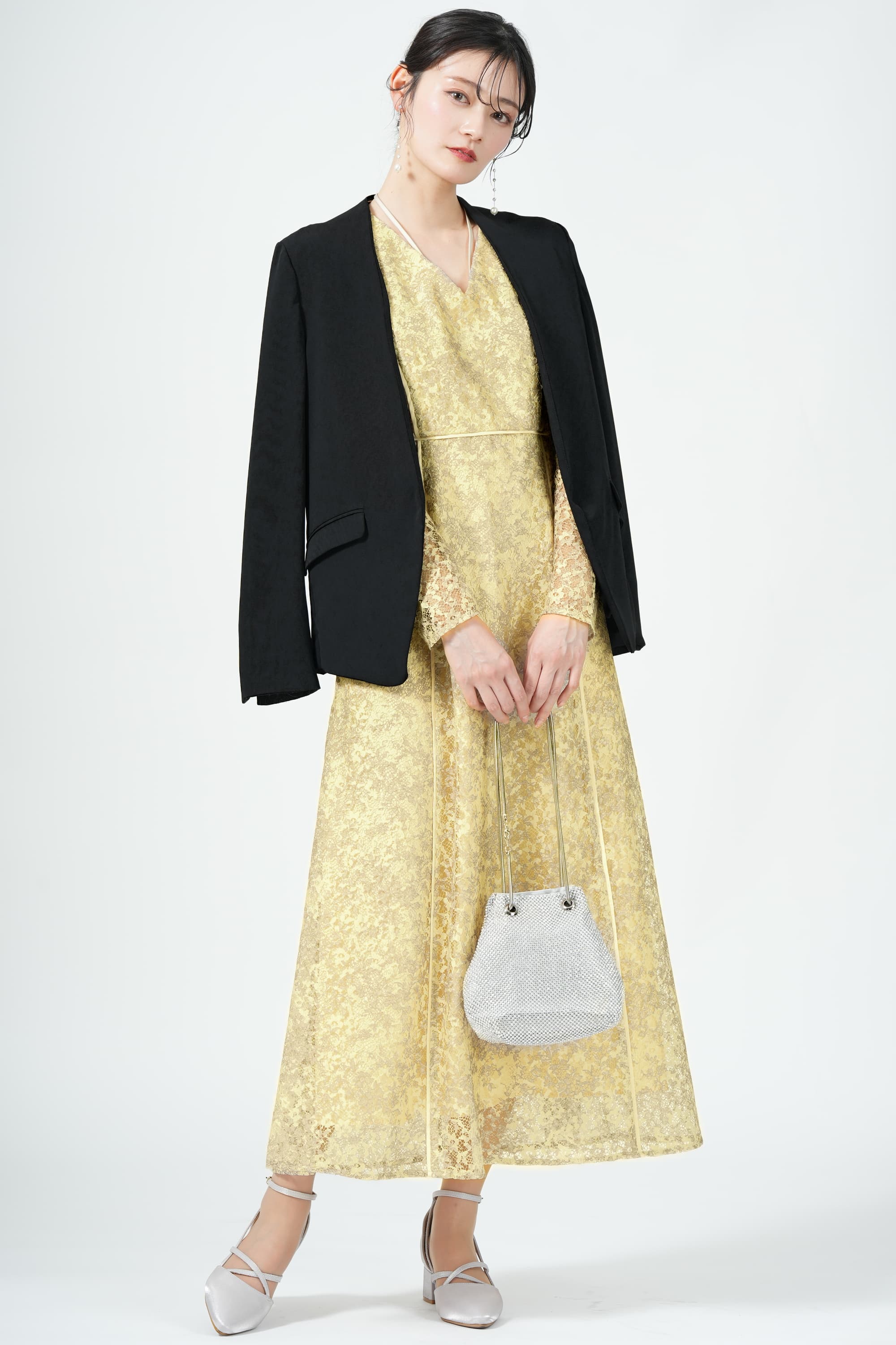 シンプルノーカラーブラックジャケット