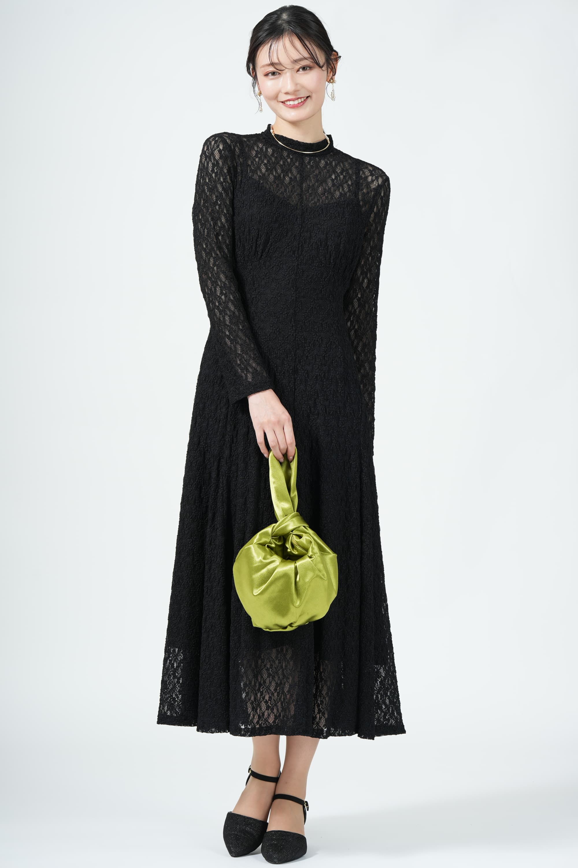 スタンドネック小花柄レースブラックドレス