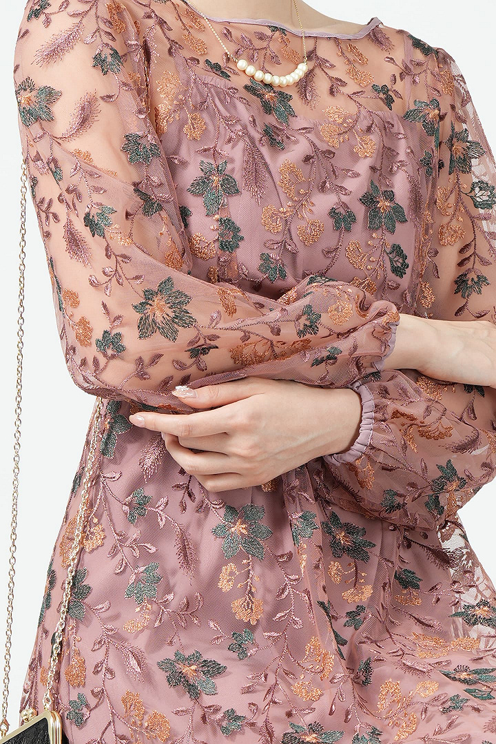 レトロフラワー刺繍ピンクドレス