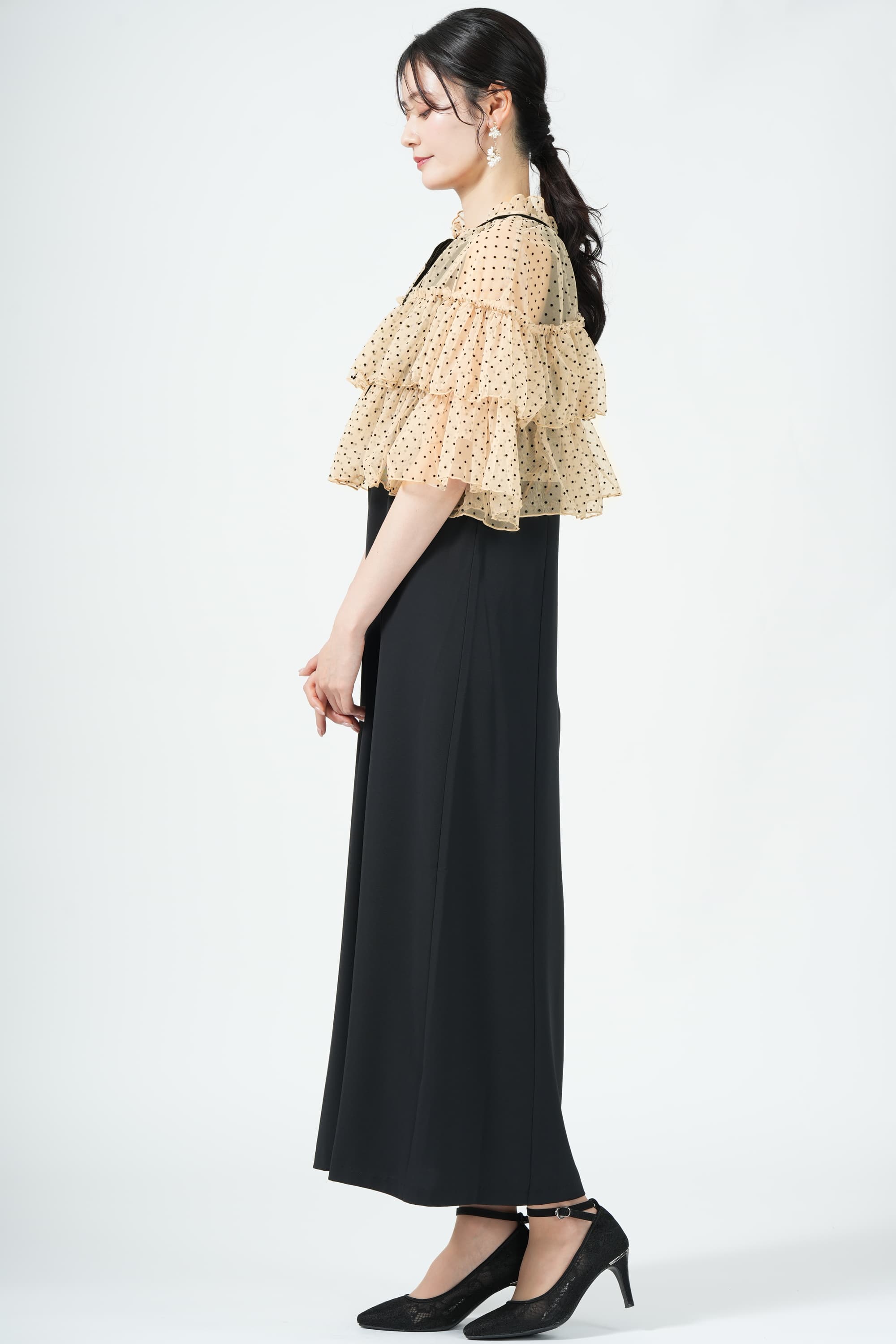 フロッキードット柄チュールブラック×ベージュドレス