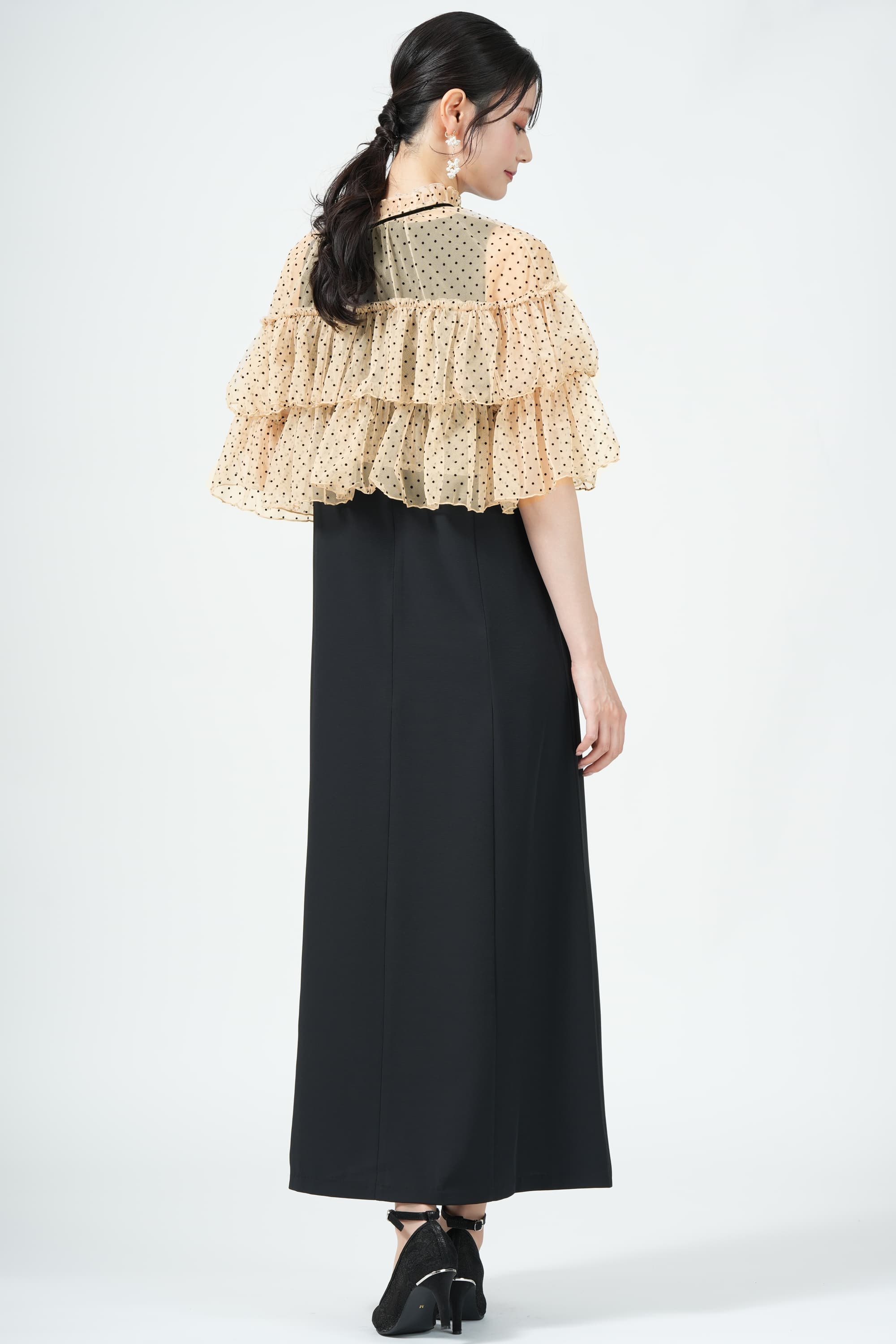 フロッキードット柄チュールブラック×ベージュドレス
