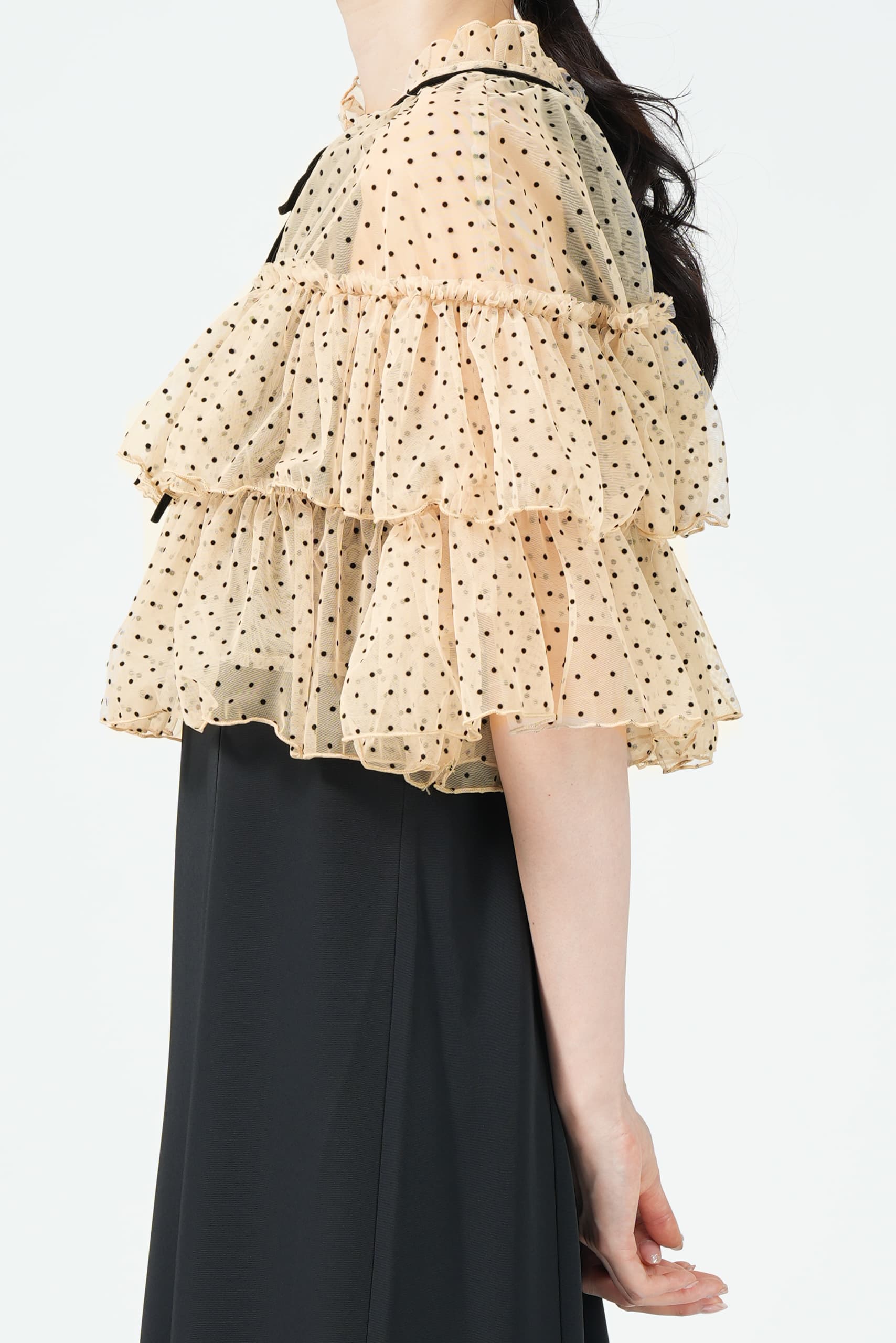 フロッキードット柄チュールブラック×ベージュドレス