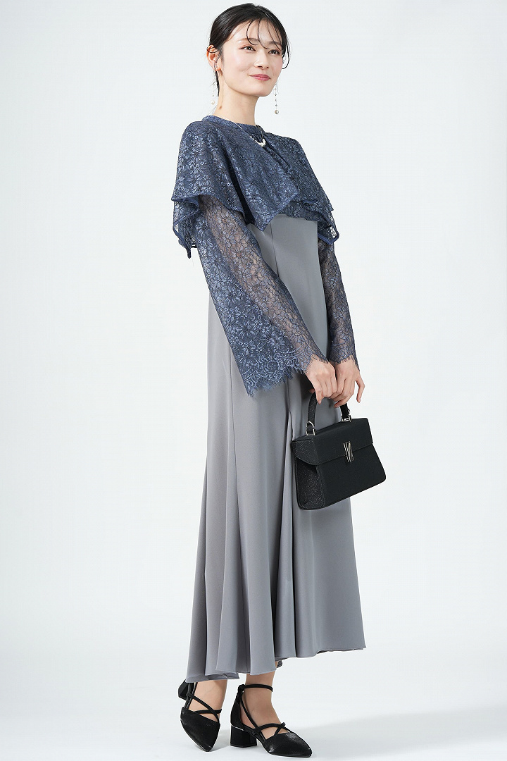 サテン調チャンキーヒールブラックパンプス