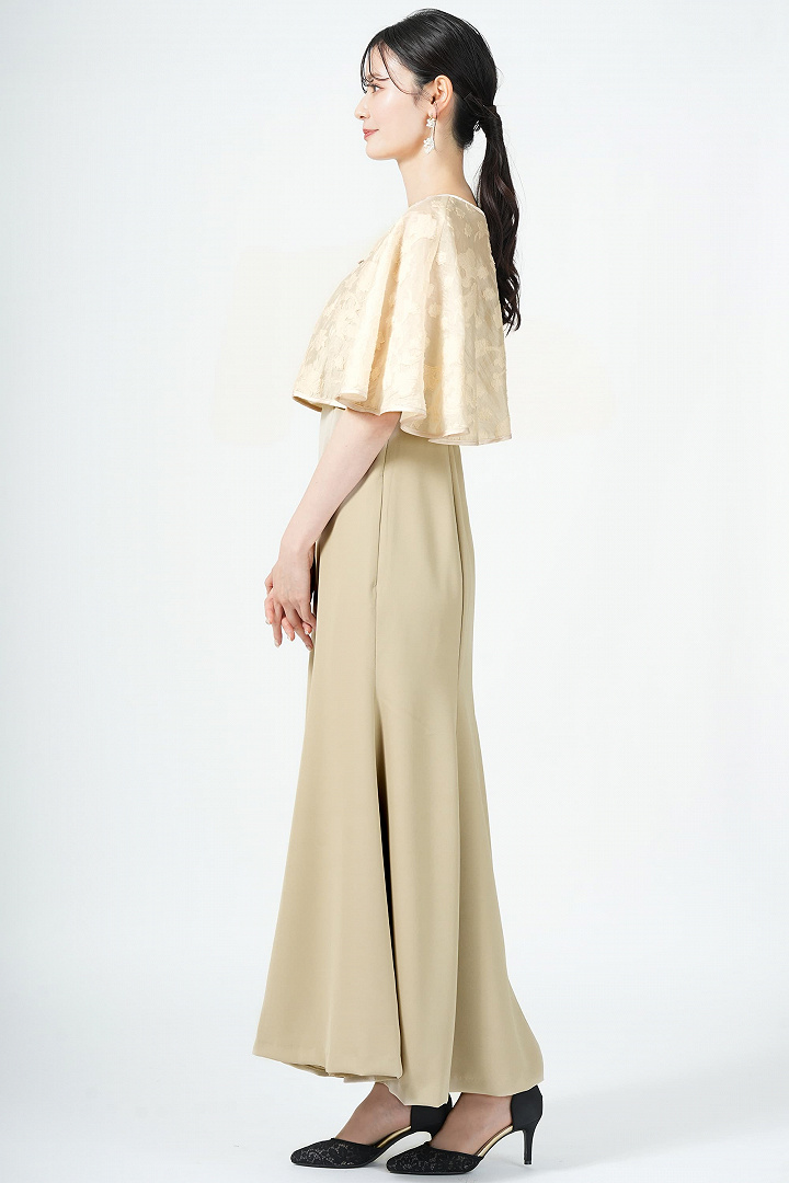 フラワー柄ケープ付きベージュドレス