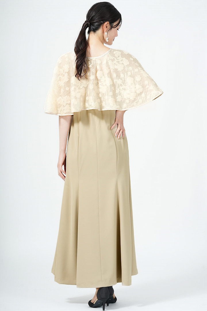 フラワー柄ケープ付きベージュドレス