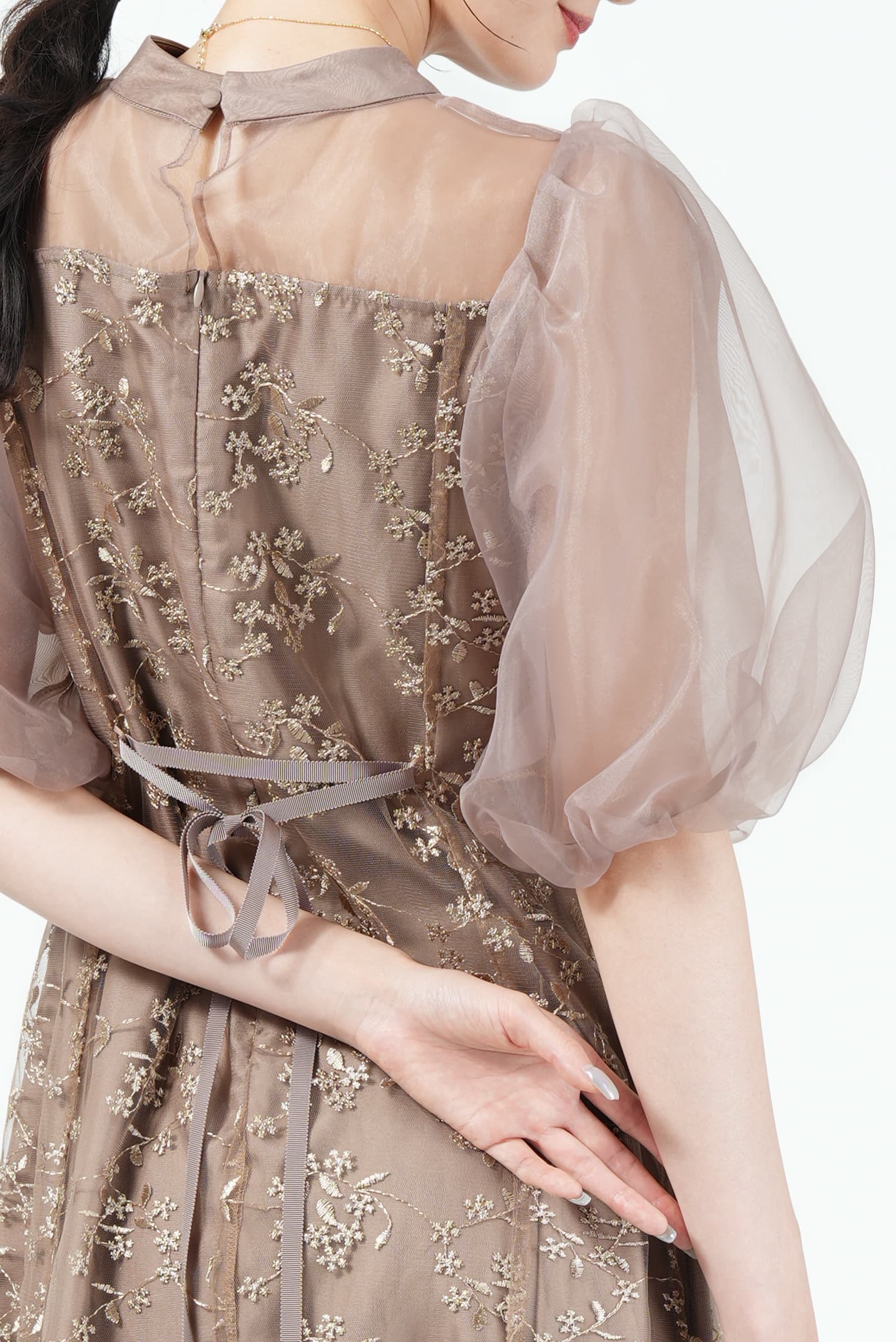 Hermoso luxe 小花柄刺繍モカドレス (L) をレンタル - 結婚式 Hermoso luxe 小花柄刺繍モカドレス (L) をレンタル - 結婚式
