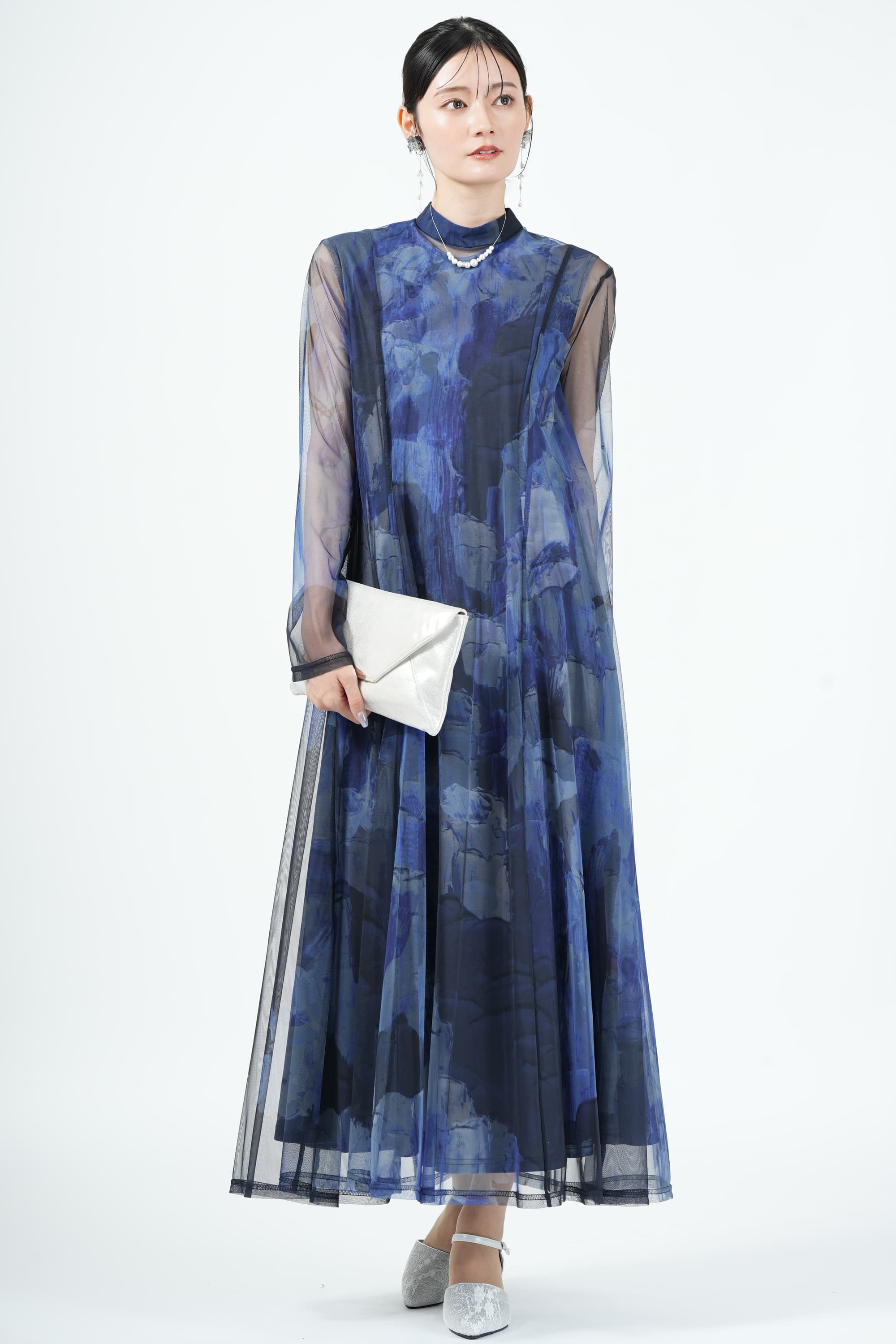 シャイニーシルバークラッチバッグ