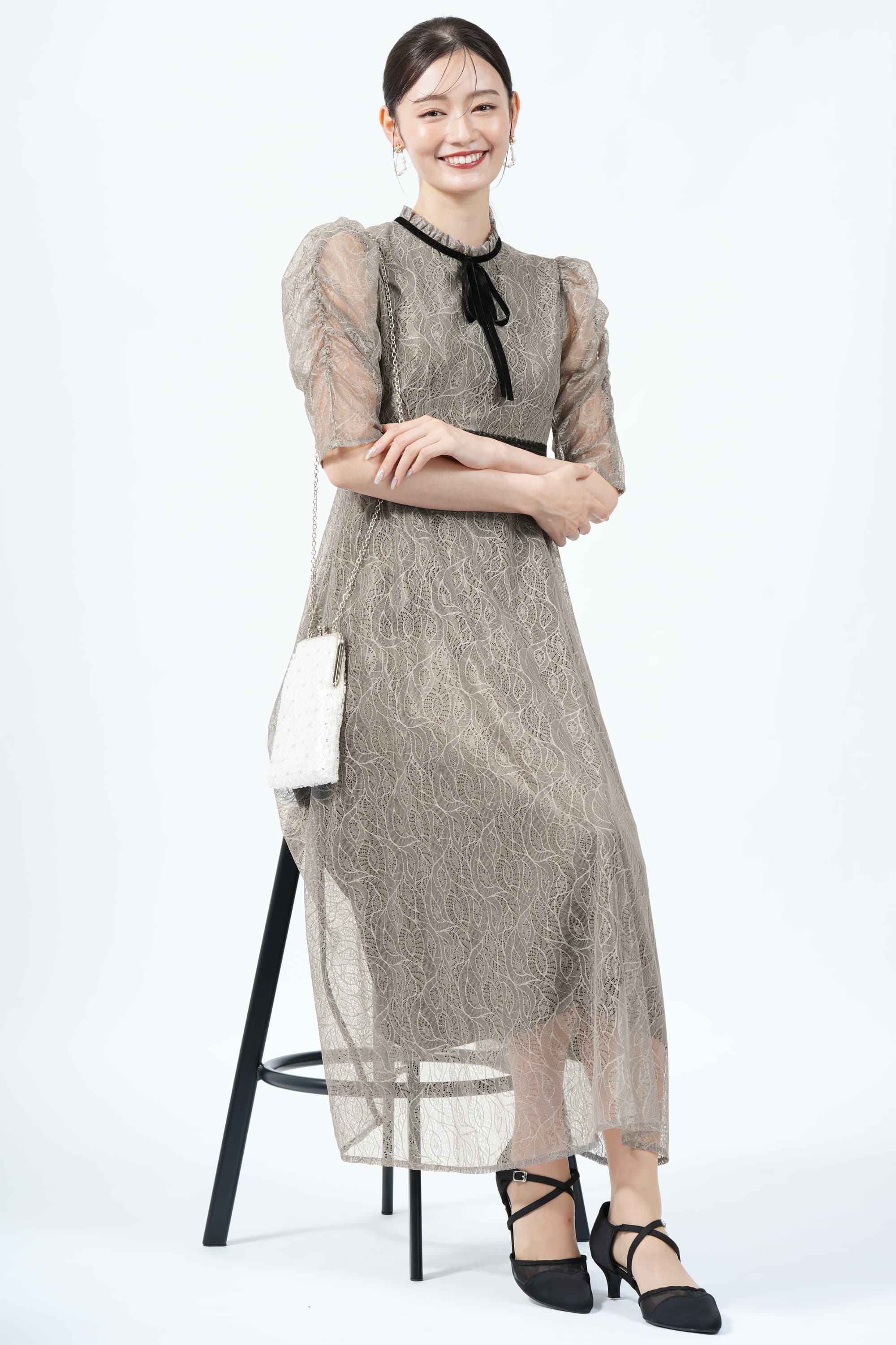 LEJA ベロアネックリボン総レースグレードレス (M) をレンタル - 結婚