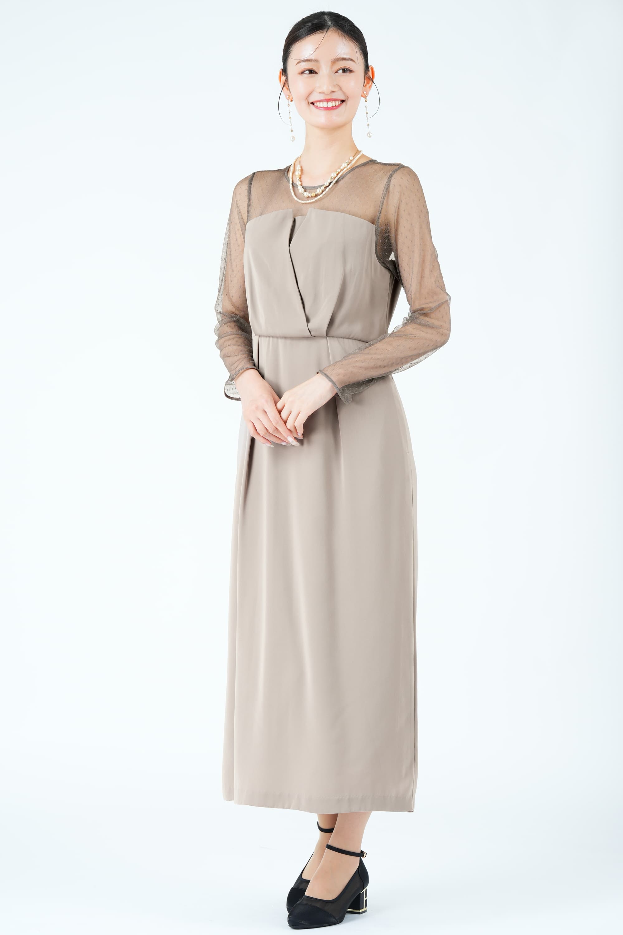 レイヤード風ドットチュールグレージュドレス