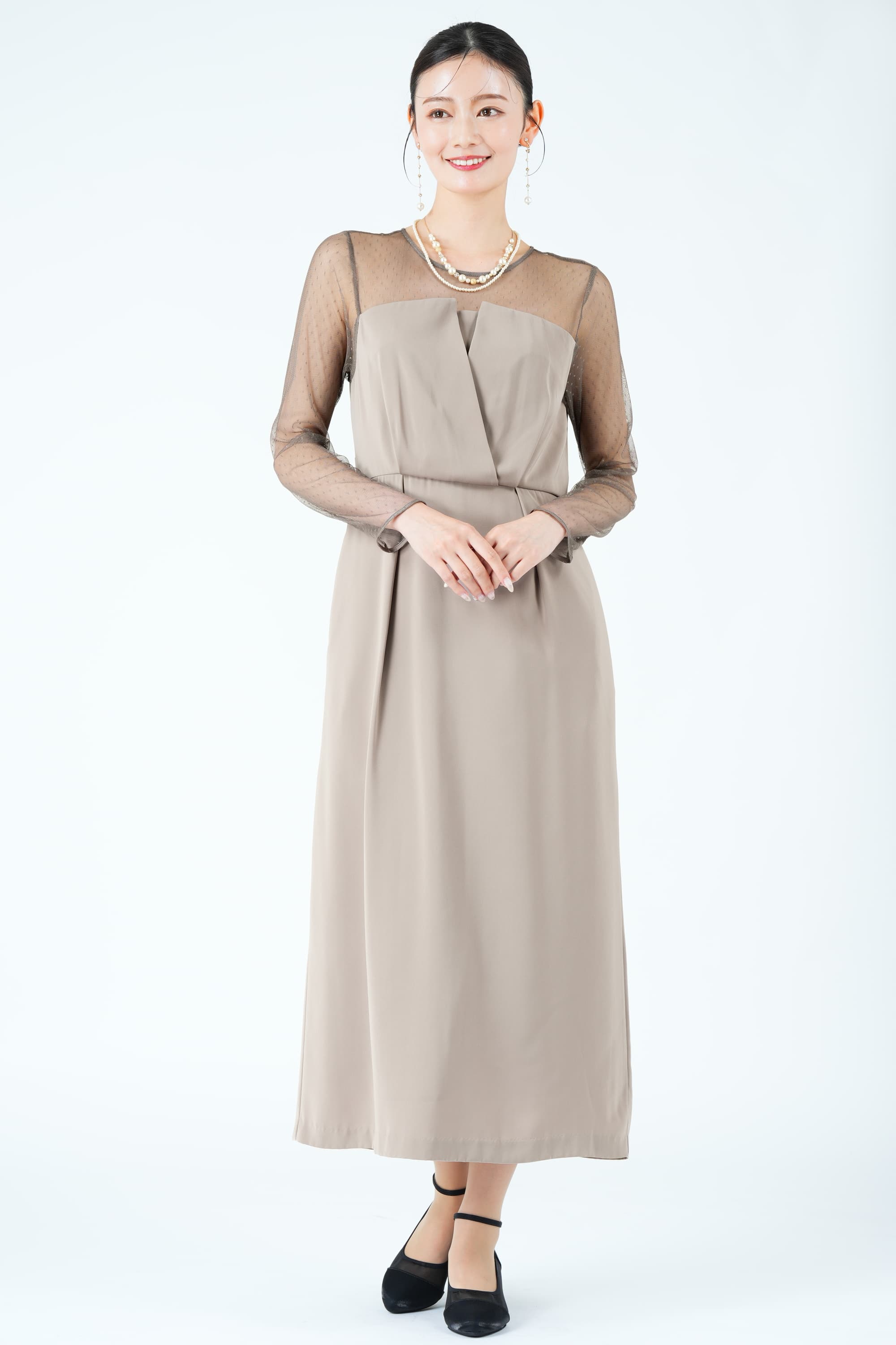 レイヤード風ドットチュールグレージュドレス