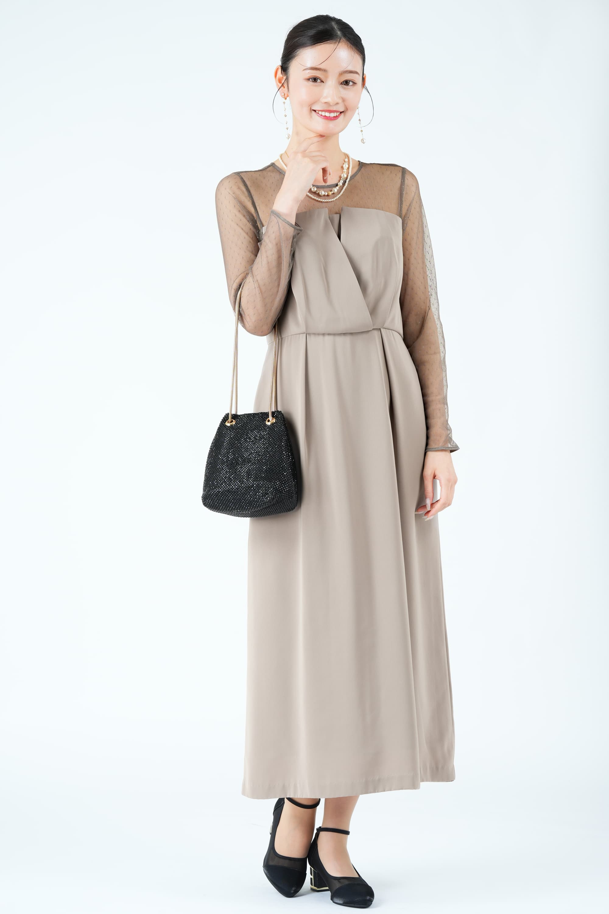 レイヤード風ドットチュールグレージュドレス