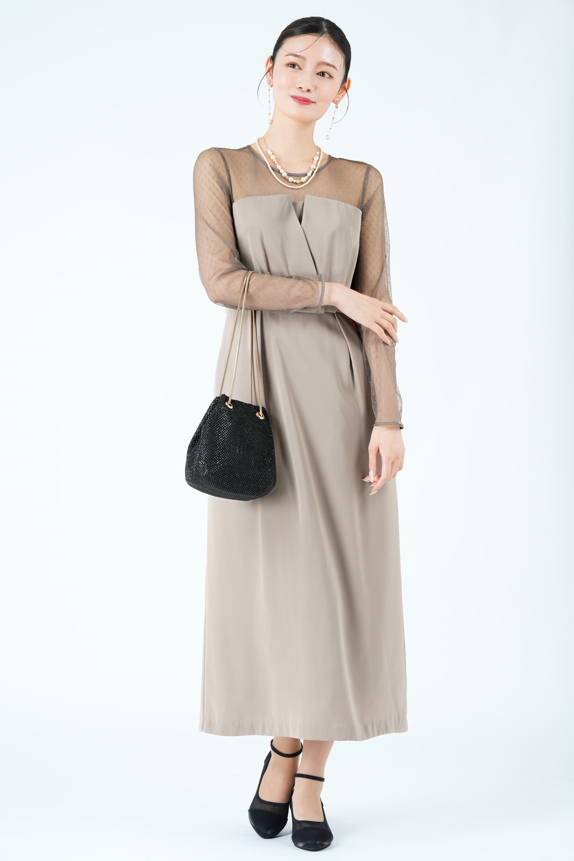 レイヤード風ドットチュールグレージュドレス