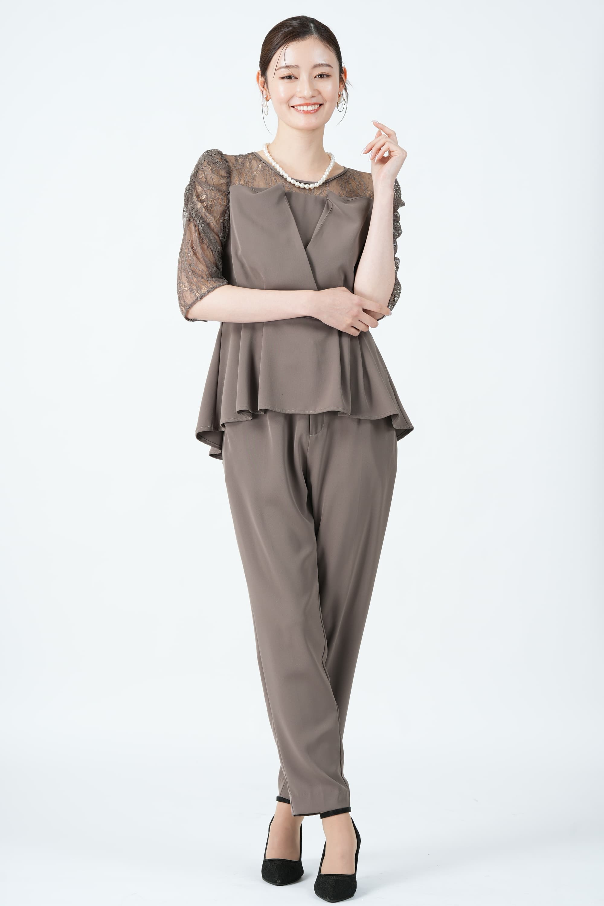 Callarus 花柄レース×ペプラムモカパンツドレス (LL) をレンタル - 結婚式パーティーのドレスレンタルはおしゃれコンシャス