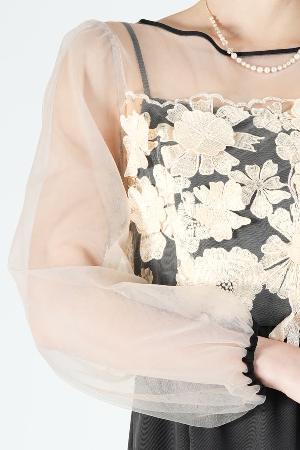 Kastane 立体フラワー刺繍ブラックドレス (S) をレンタル - 結婚