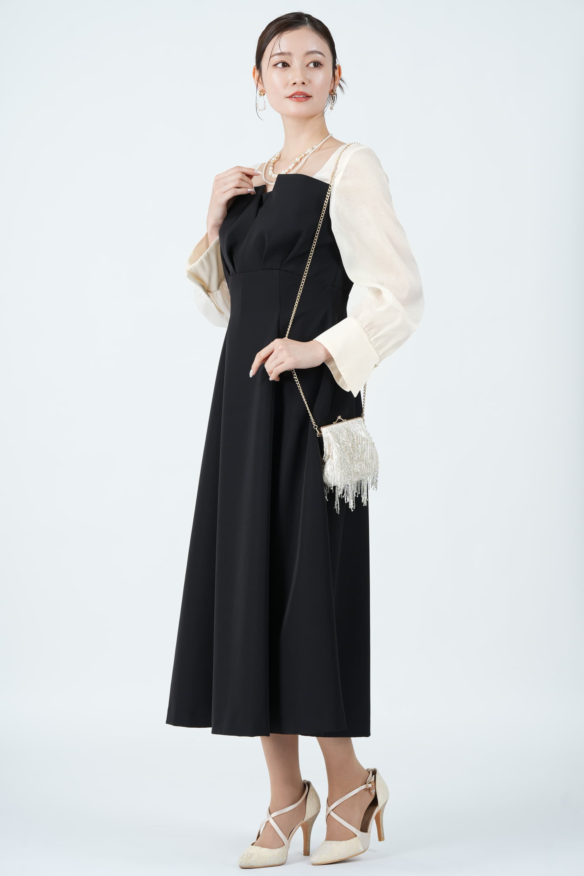 ビーズフリンジベージュバッグ