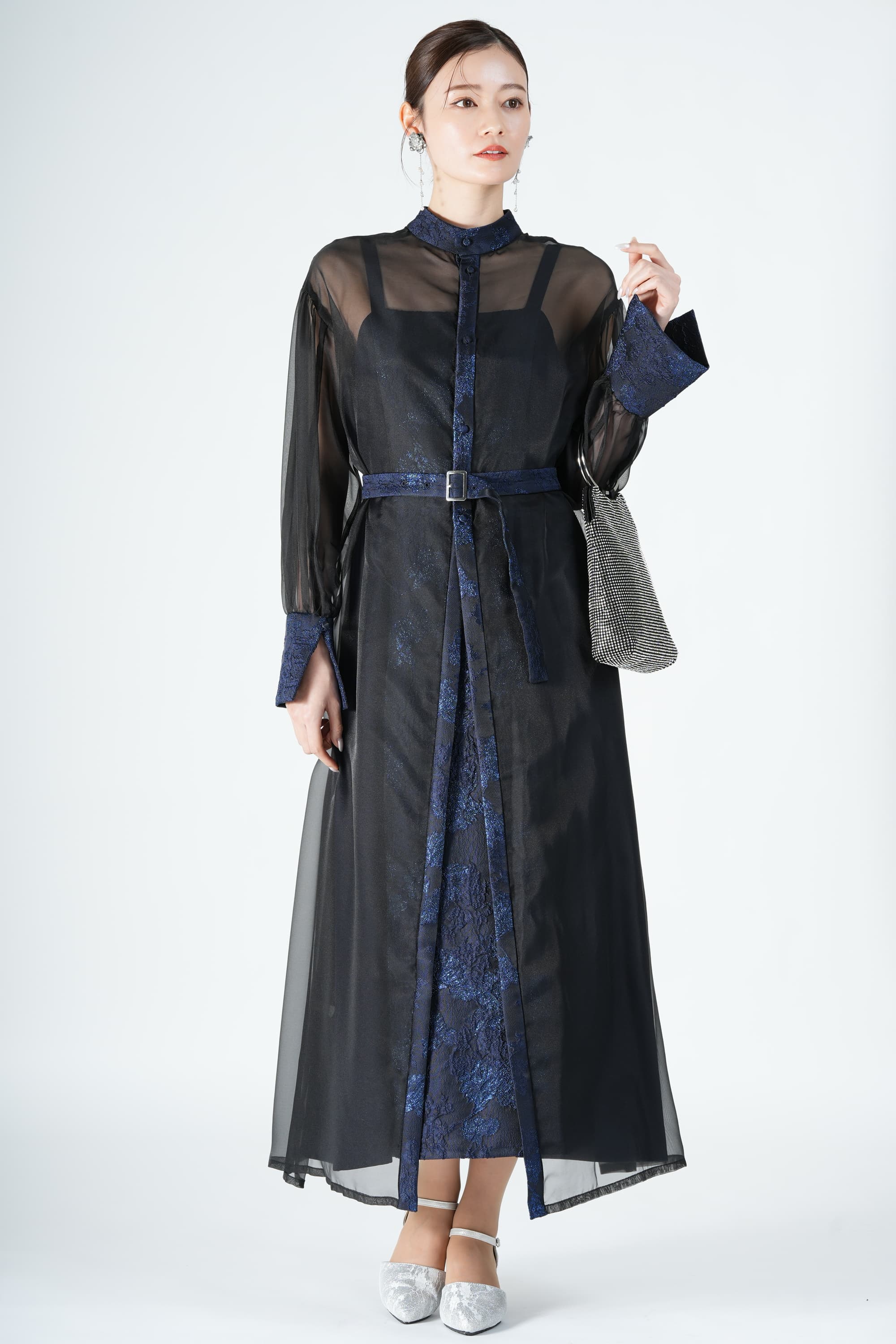 オーバーレイジャガード織りブラック×ネイビードレス