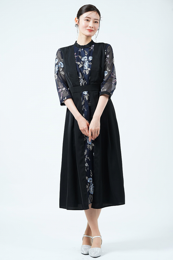 モダンフローラル刺繍レイヤードネイビードレス