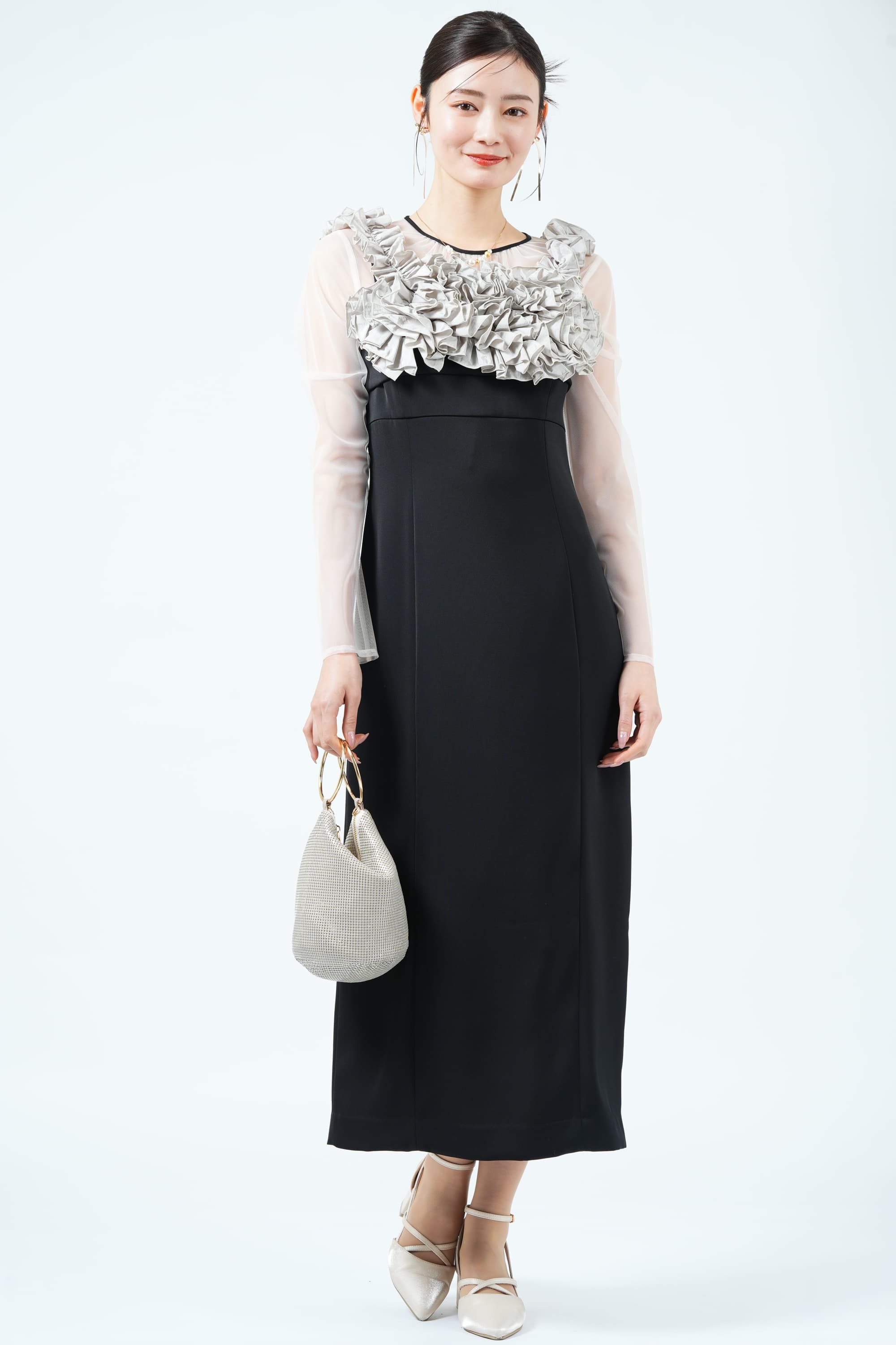 フラワービスチェブラックドレス