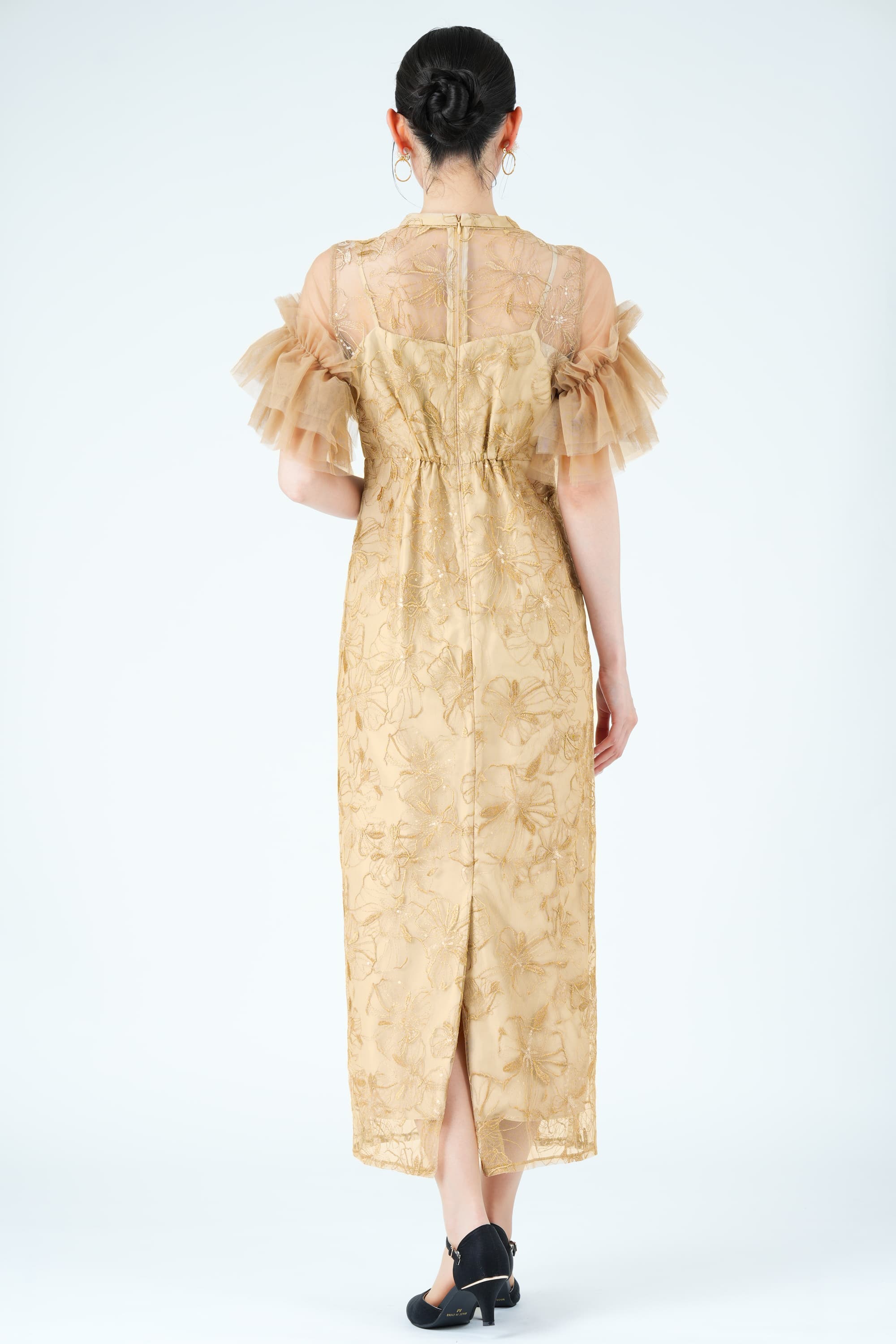 フラワー刺繍スパークルベージュドレス