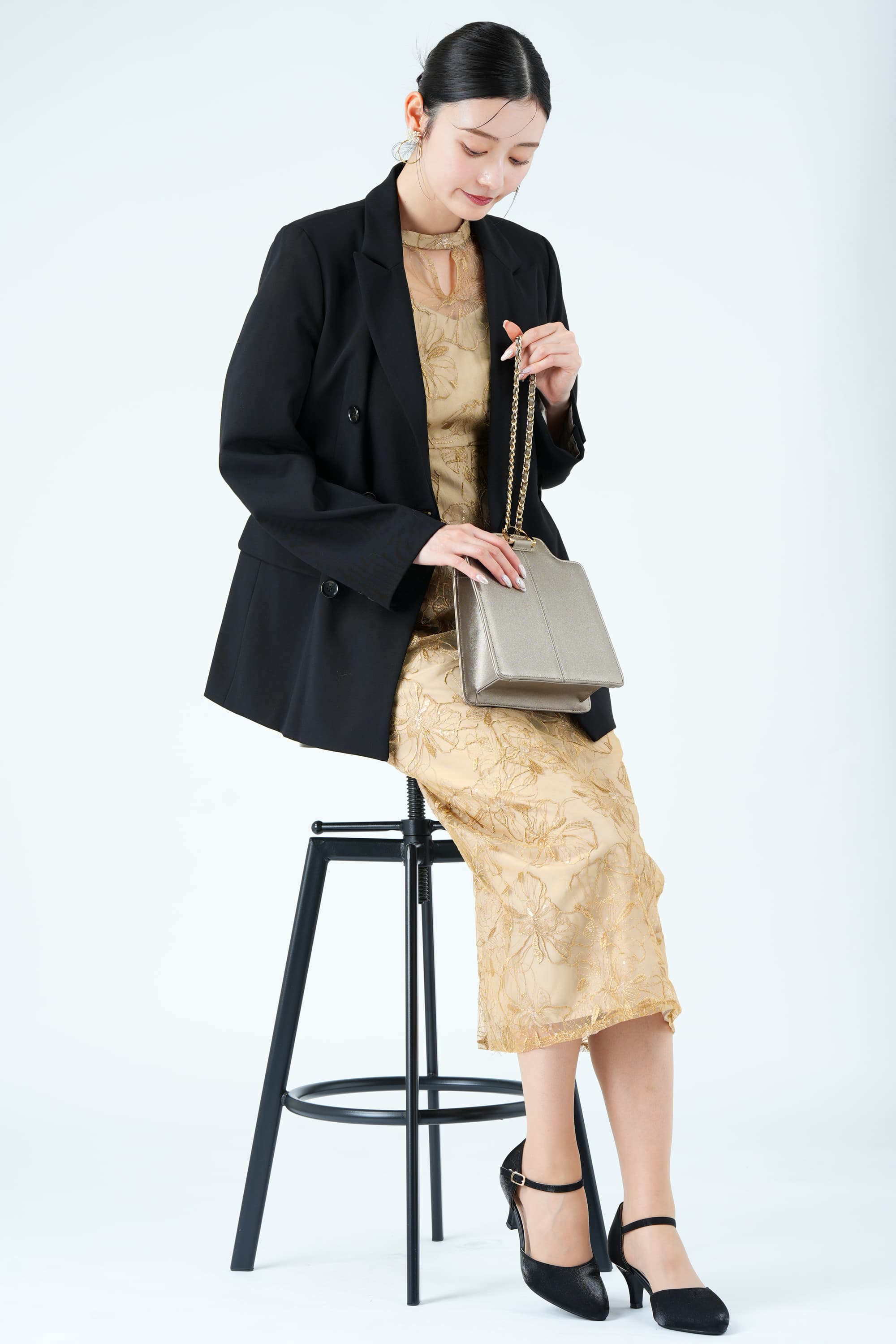 フラワー刺繍スパークルベージュドレス