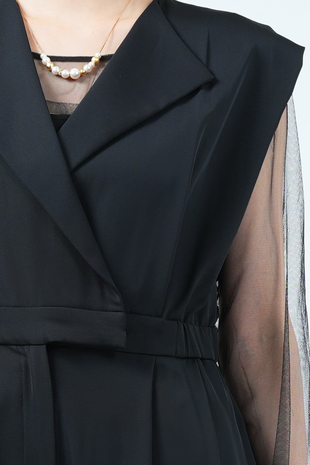 スタンドアウトカラーブラックパンツドレス