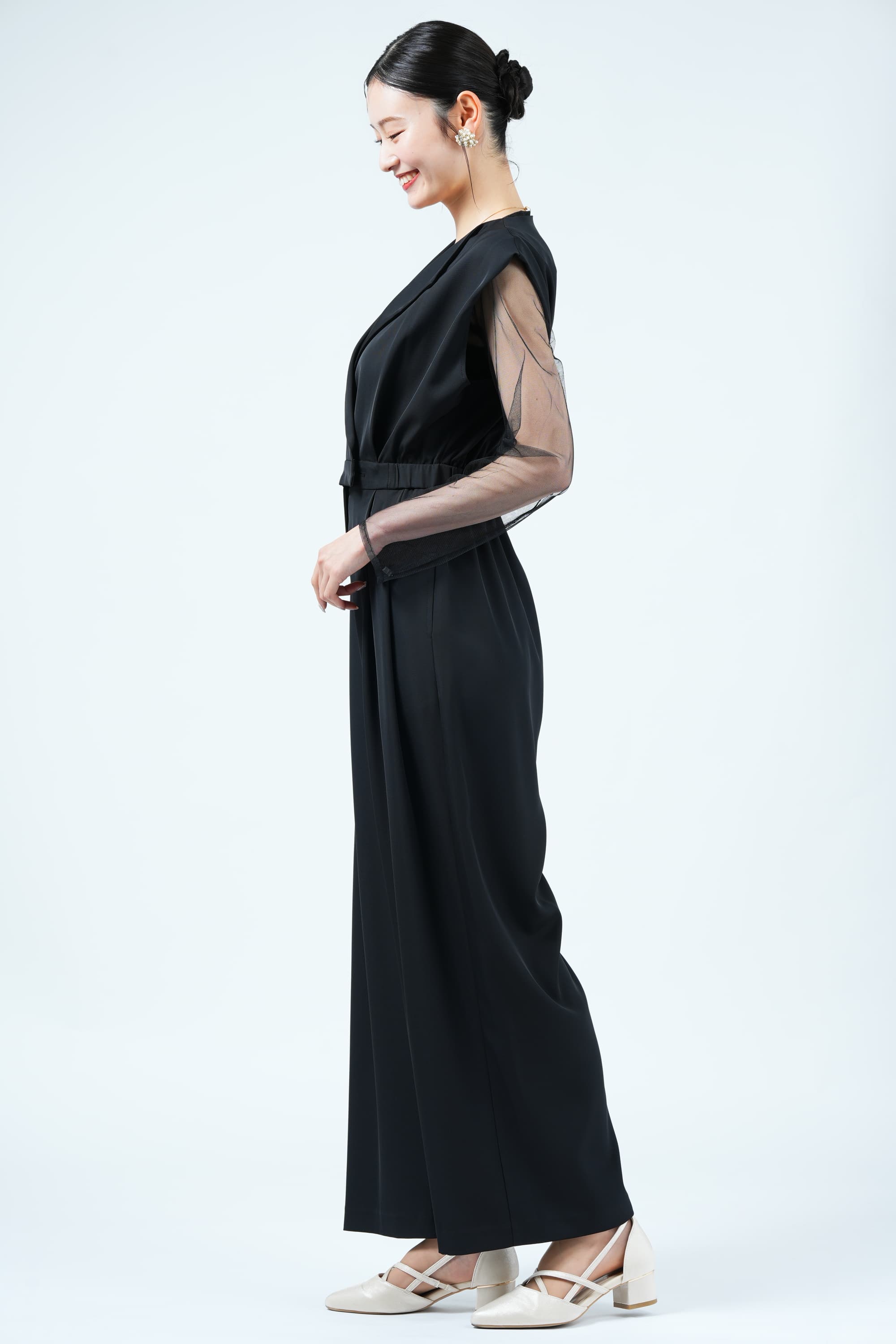 スタンドアウトカラーブラックパンツドレス